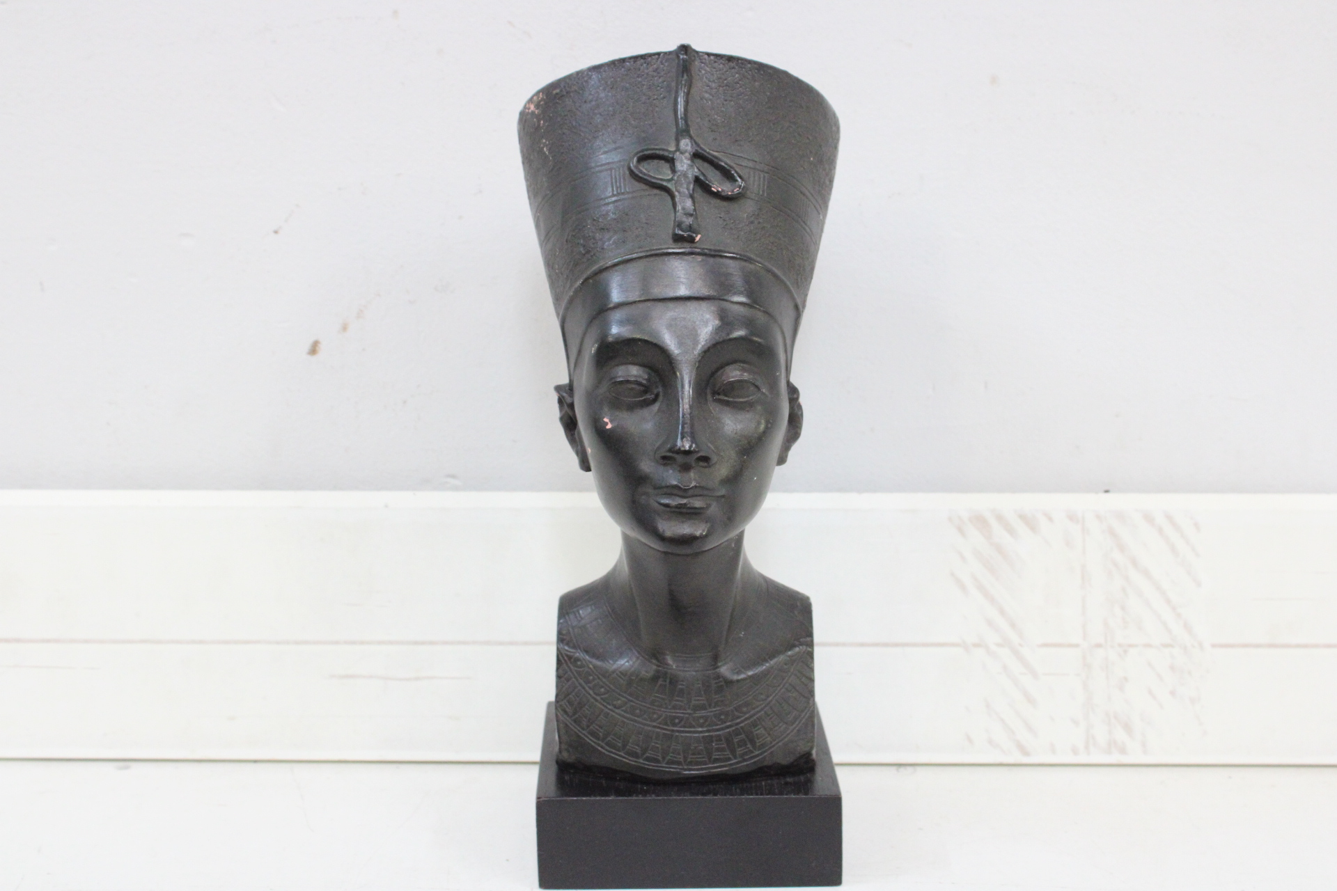 Set Egyptische beeldjes en papyrus schilderij – foto 8 – kavel bij GSD Auctions, Zoeterwoude
