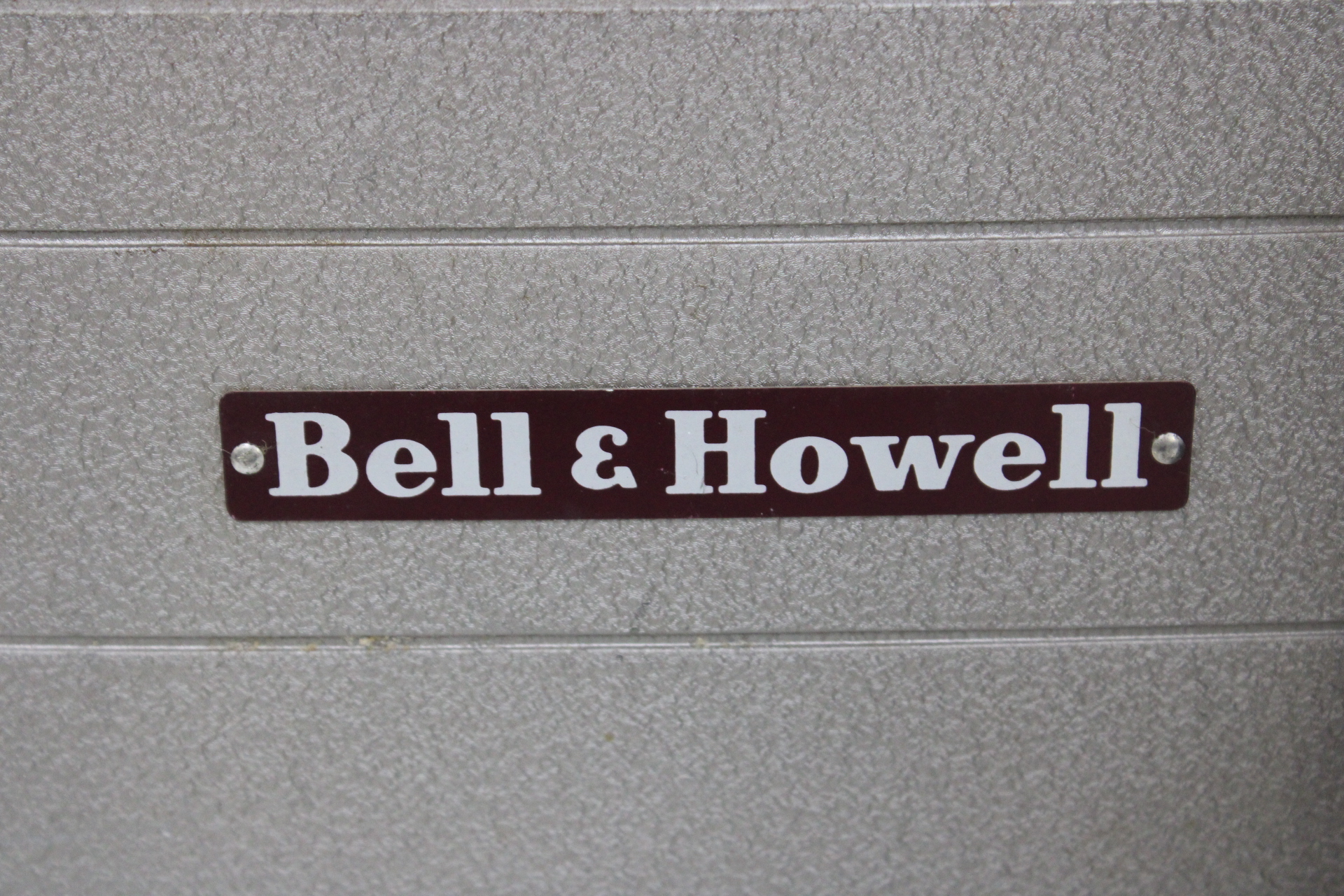 Bell & Howell vintage filmprojector met koffer – foto 3 – kavel bij GSD Auctions, Zoeterwoude