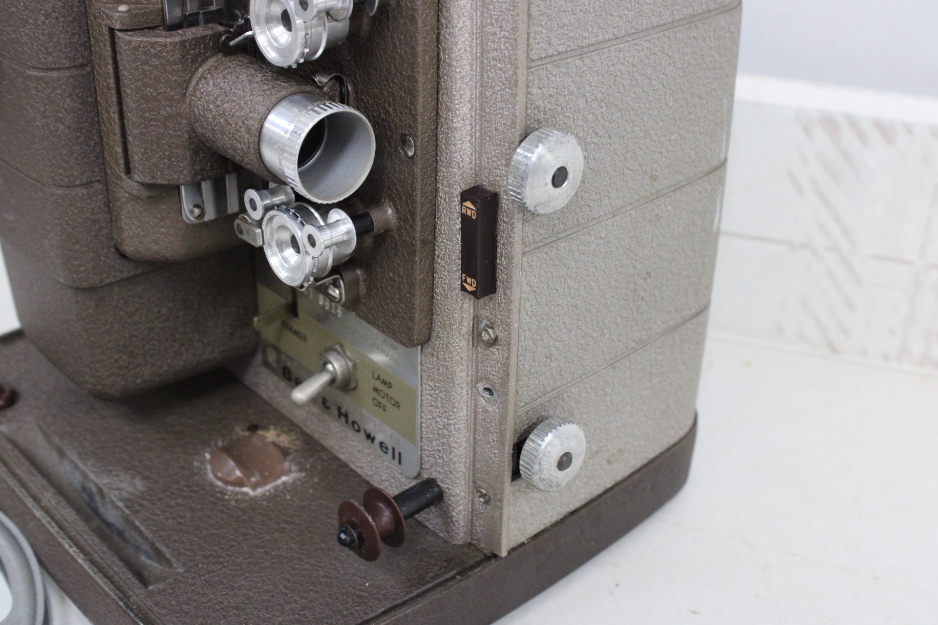 Bell & Howell vintage filmprojector met koffer – foto 9 – kavel bij GSD Auctions, Zoeterwoude
