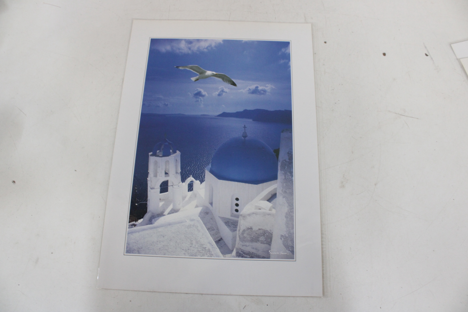 Set van 4 ingelijste en gelaakte foto's en prent Santorini – foto 5 – kavel bij GSD Auctions, Zoeterwoude