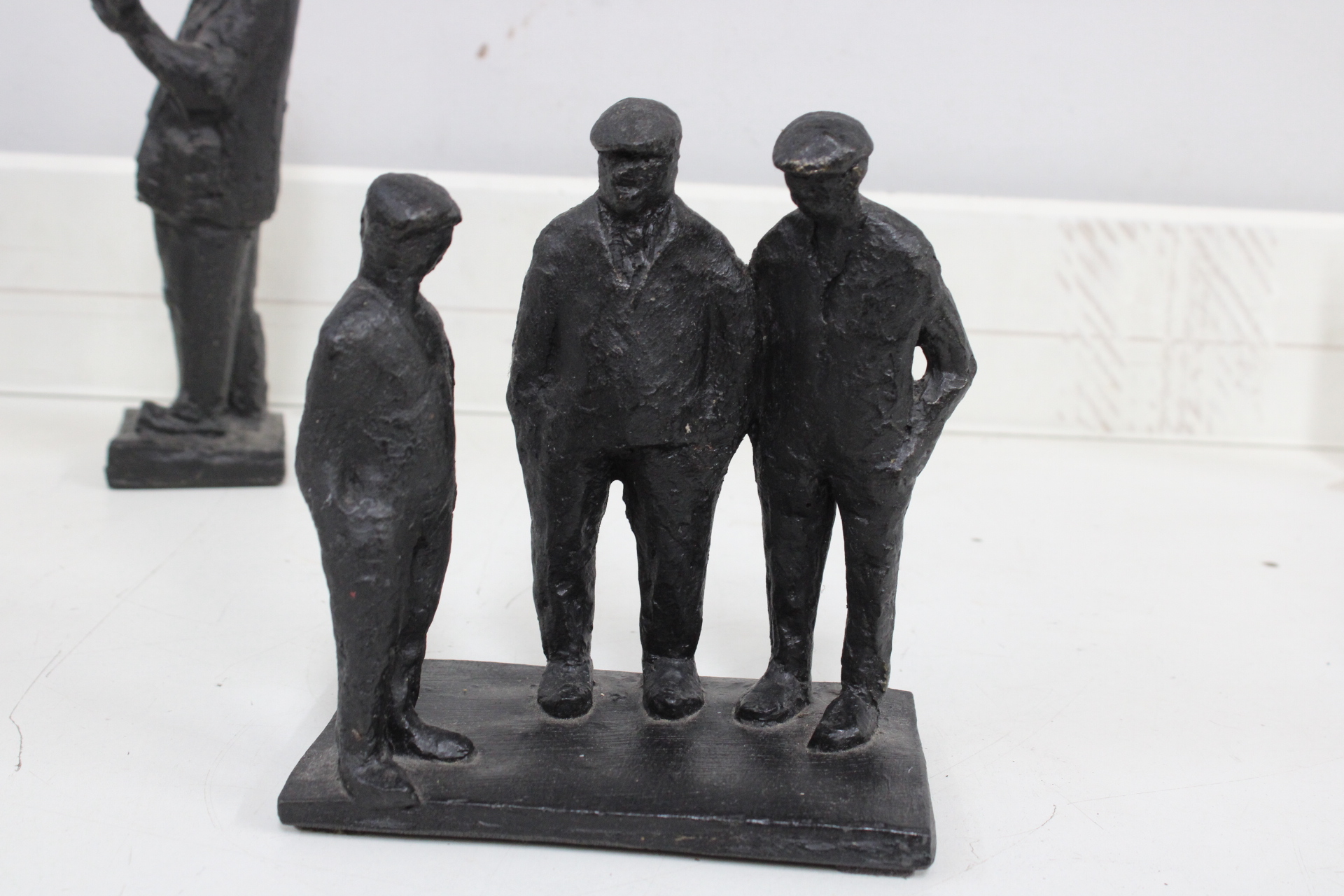 Set zwarte metalen beeldjes van vier heren – foto 7 – kavel bij GSD Auctions, Zoeterwoude