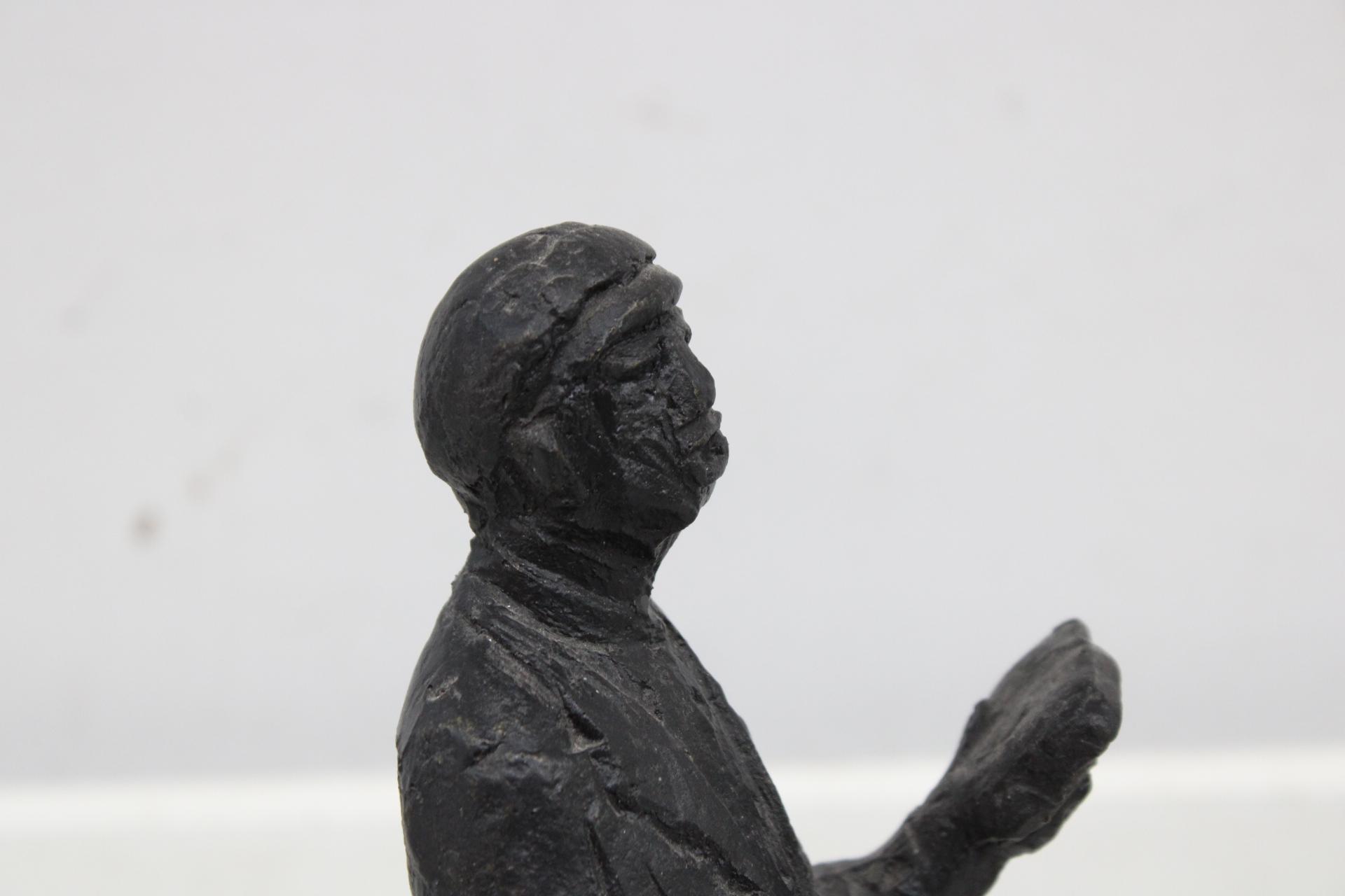 Set zwarte metalen beeldjes van vier heren – foto 10 – kavel bij GSD Auctions, Zoeterwoude