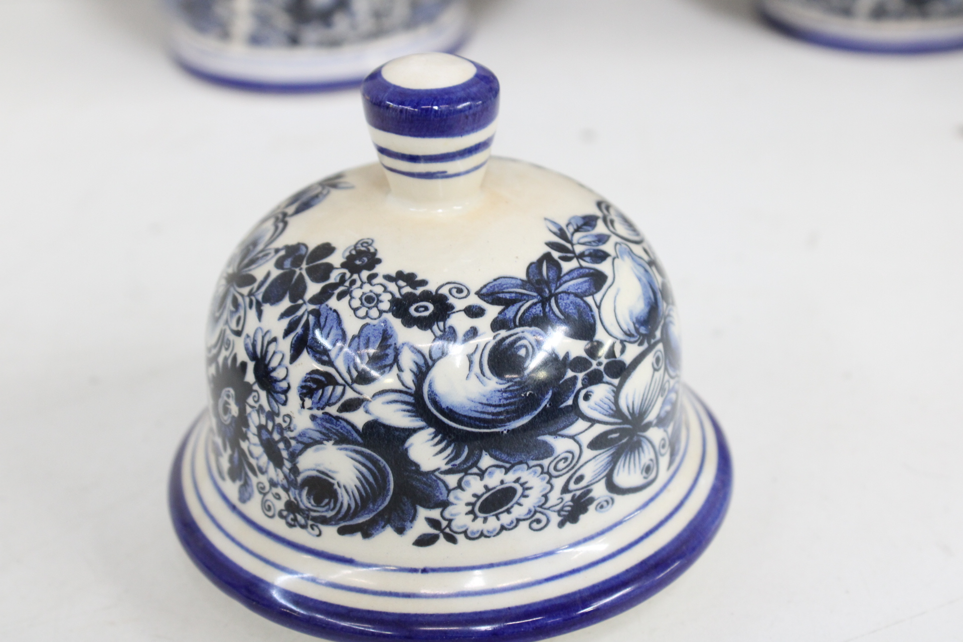 Delftsblauwe dekselpot en 2 vazen – foto 6 – kavel bij GSD Auctions, Zoeterwoude