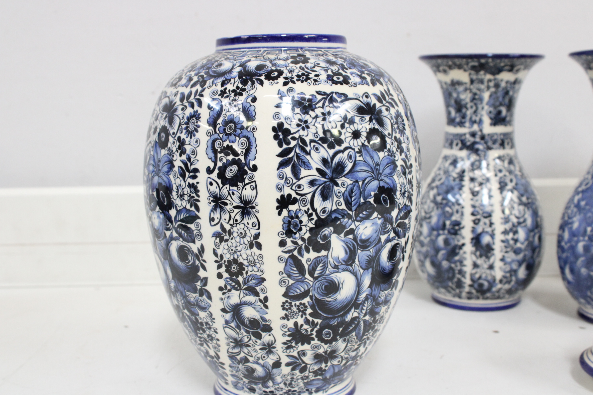 Delftsblauwe dekselpot en 2 vazen – foto 7 – kavel bij GSD Auctions, Zoeterwoude