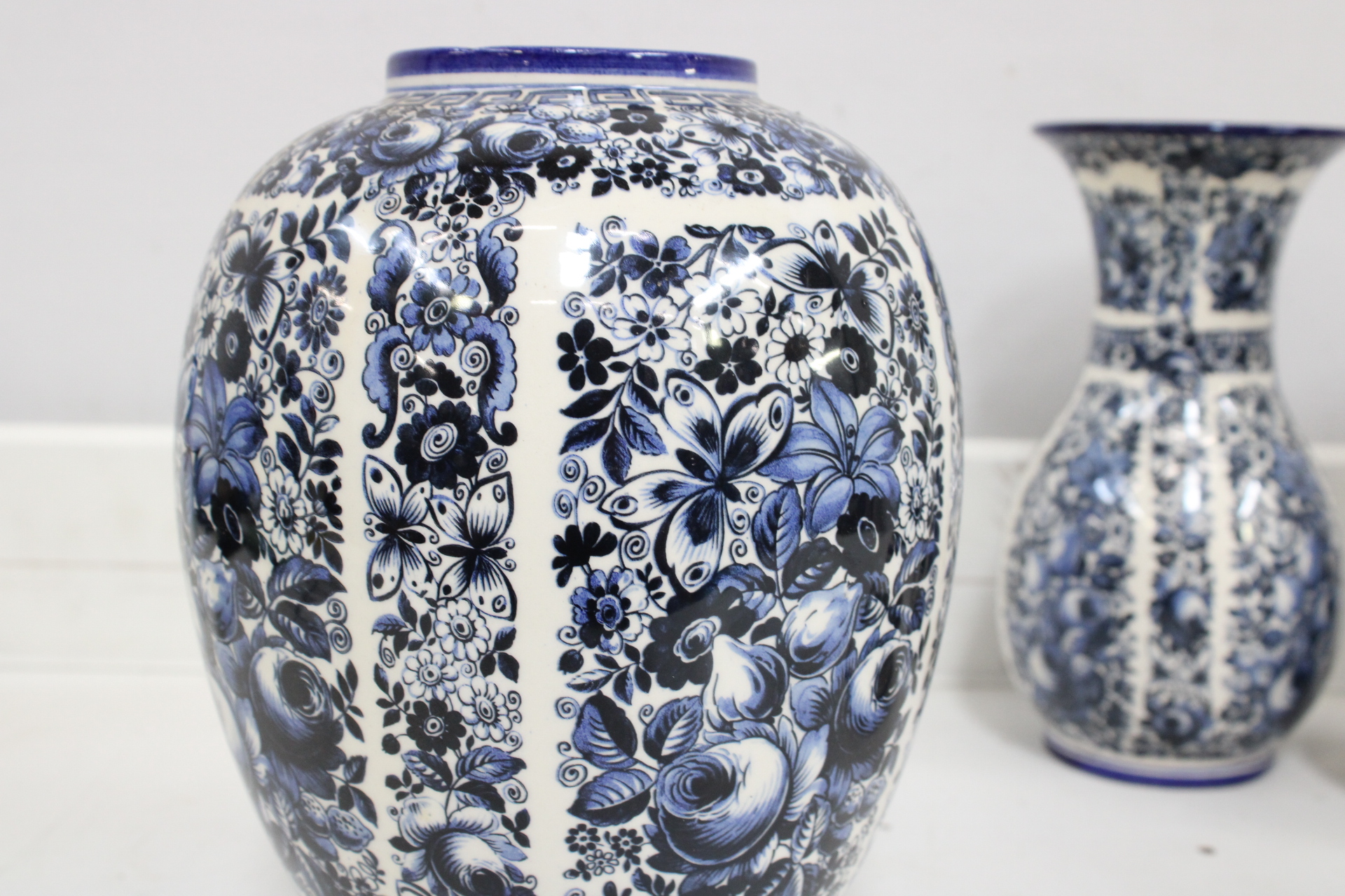 Delftsblauwe dekselpot en 2 vazen – foto 8 – kavel bij GSD Auctions, Zoeterwoude