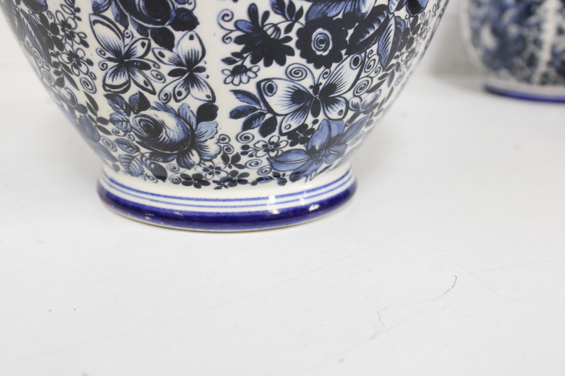 Delftsblauwe dekselpot en 2 vazen – foto 9 – kavel bij GSD Auctions, Zoeterwoude