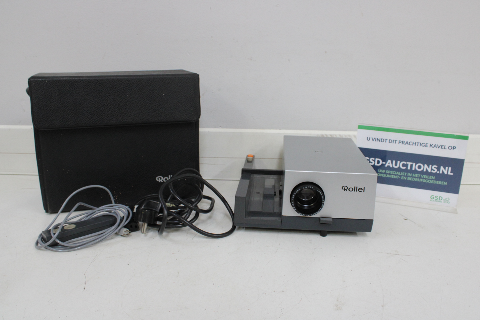 Rollei Diaprojector met hoes en kabels – kavel bij GSD Auctions, Zoeterwoude