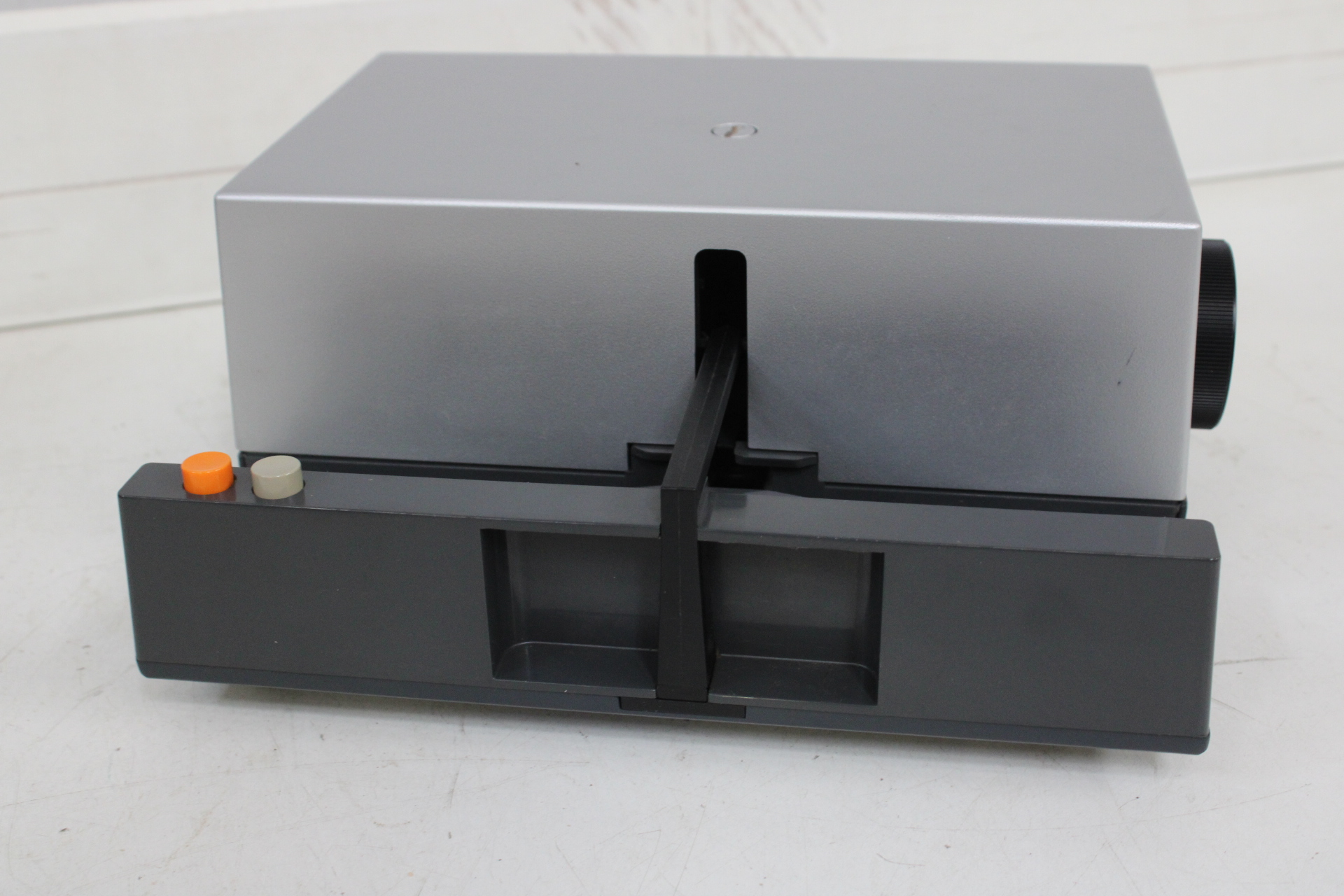 Rollei Diaprojector met hoes en kabels – foto 8 – kavel bij GSD Auctions, Zoeterwoude