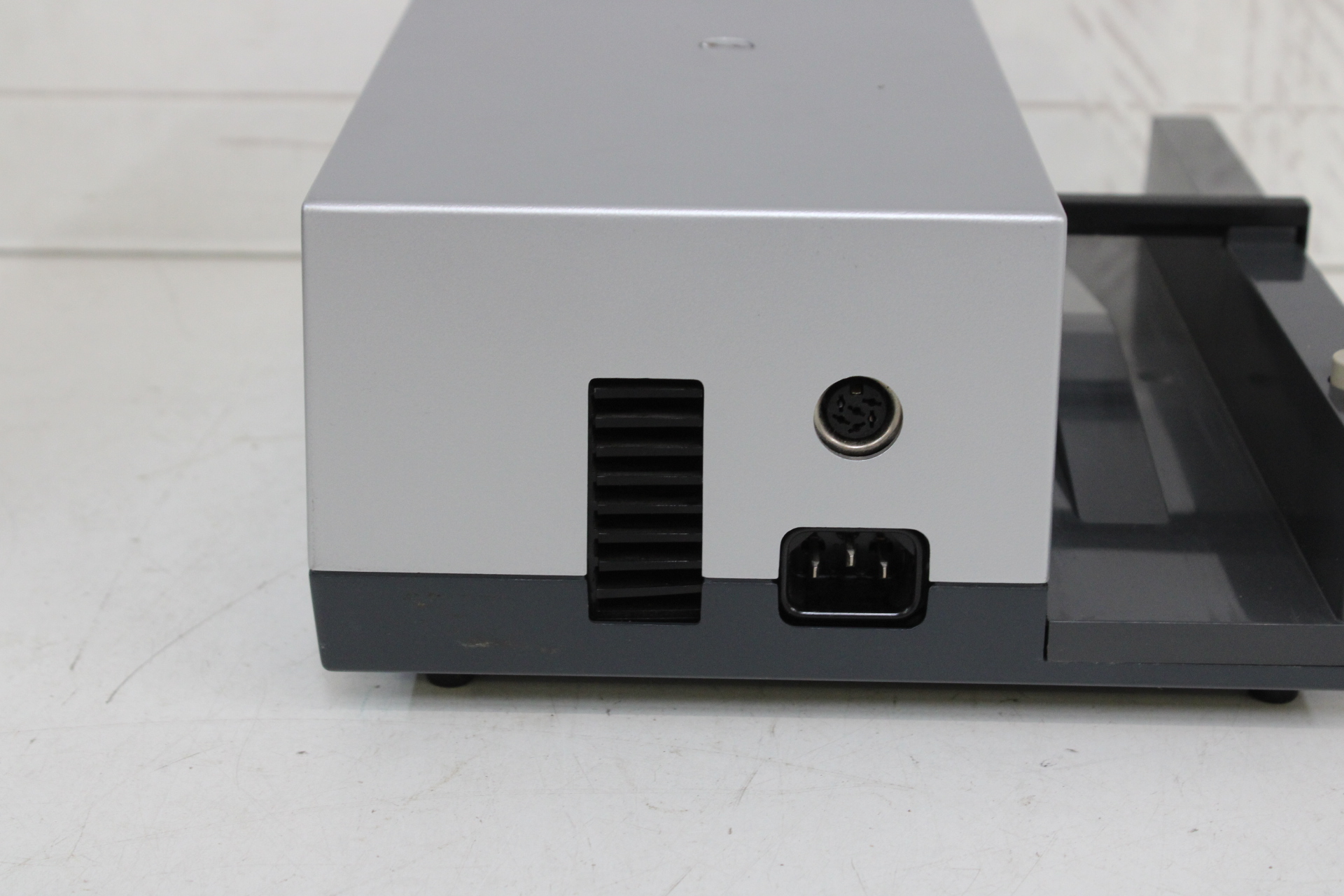 Rollei Diaprojector met hoes en kabels – foto 9 – kavel bij GSD Auctions, Zoeterwoude