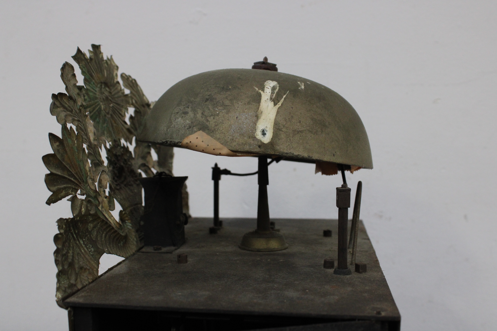 Wandklok L Barbier à la Courtine met pendel en gewicht – foto 10 – kavel bij GSD Auctions, Zoeterwoude