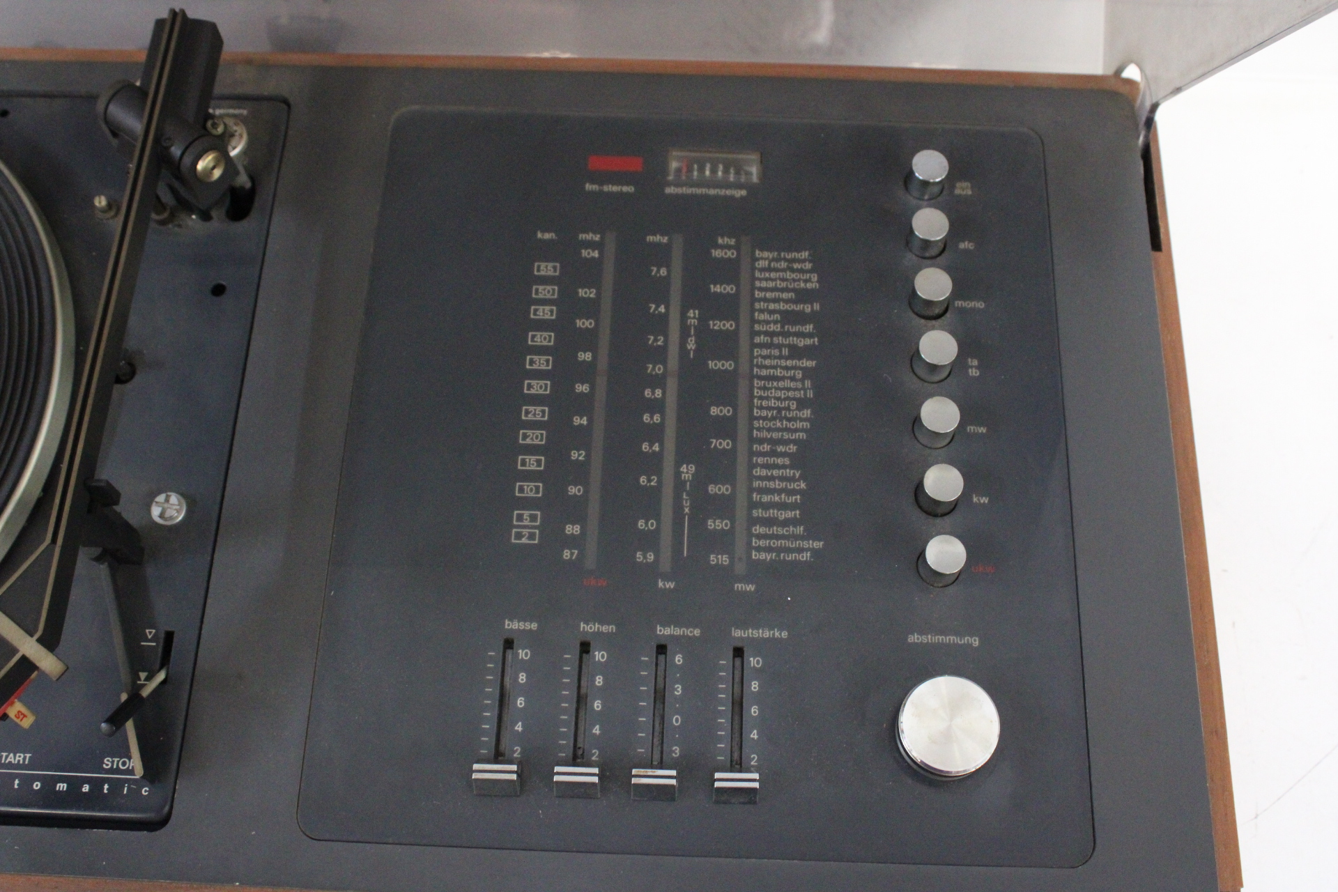 PE 3010 Platenspeler met houten kast en plastic stofkap – foto 5 – kavel bij GSD Auctions, Zoeterwoude