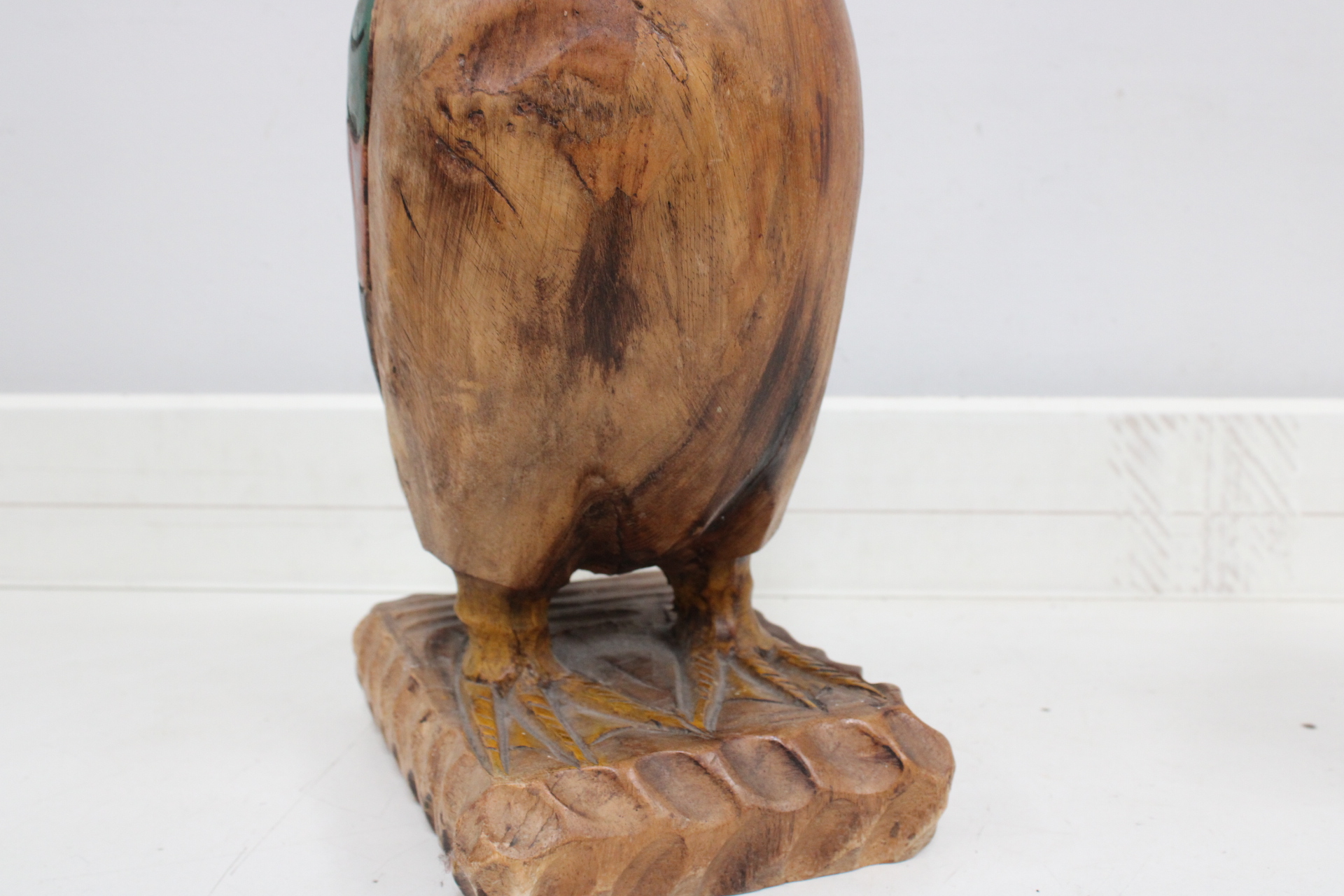 Houten beeldje van zwaan met geschilderde vleugels – foto 5 – kavel bij GSD Auctions, Zoeterwoude
