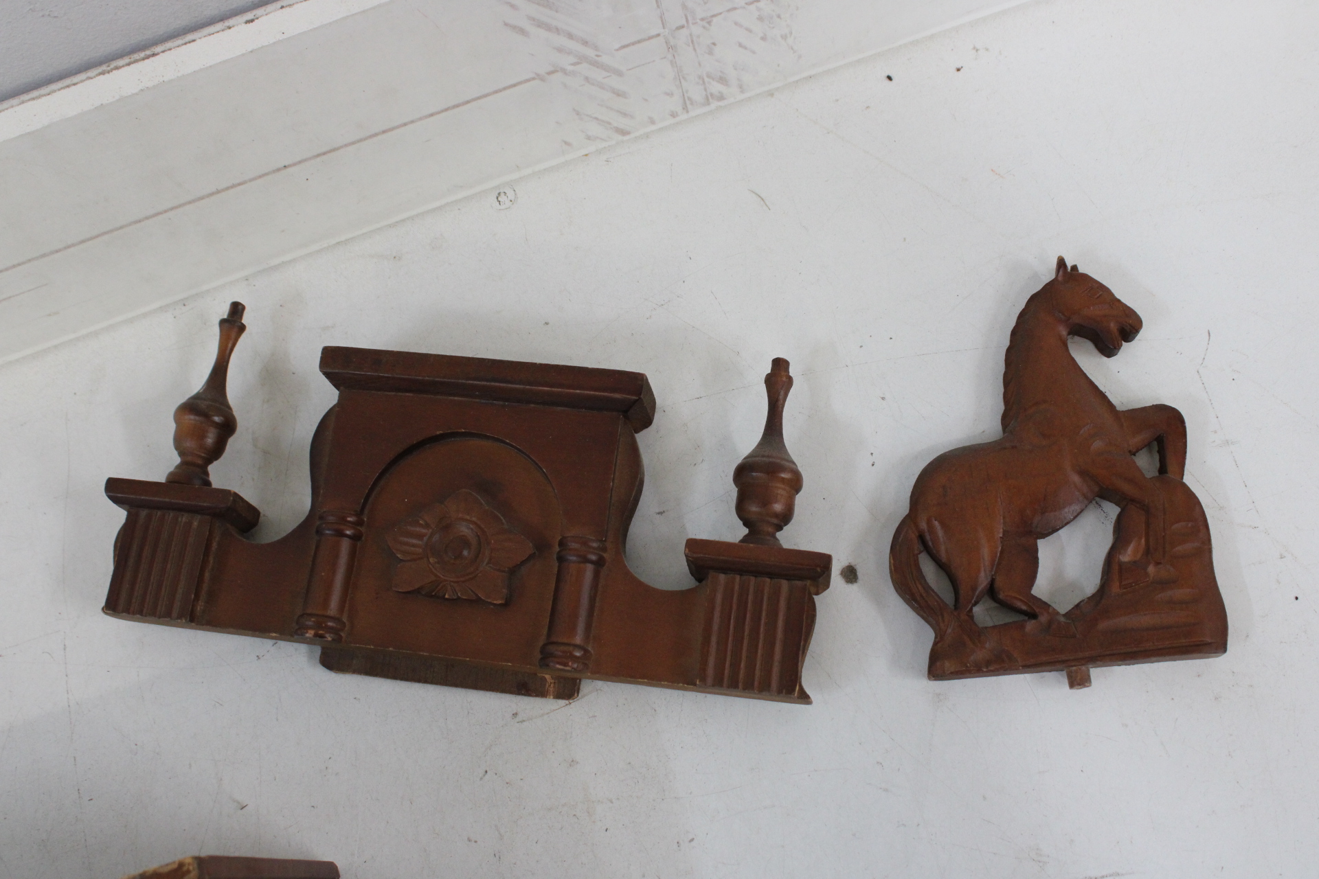 Houten wandklok met Romeinse cijfers en slinger – foto 5 – kavel bij GSD Auctions, Zoeterwoude