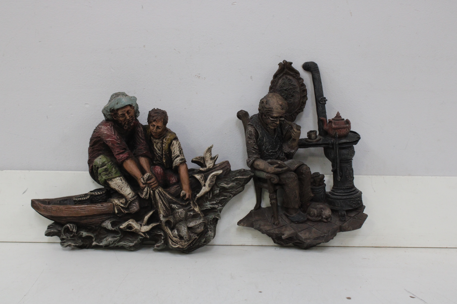 Twee gedetailleerde bronzen beeldjes van vissersscènes – foto 2 – kavel bij GSD Auctions, Zoeterwoude