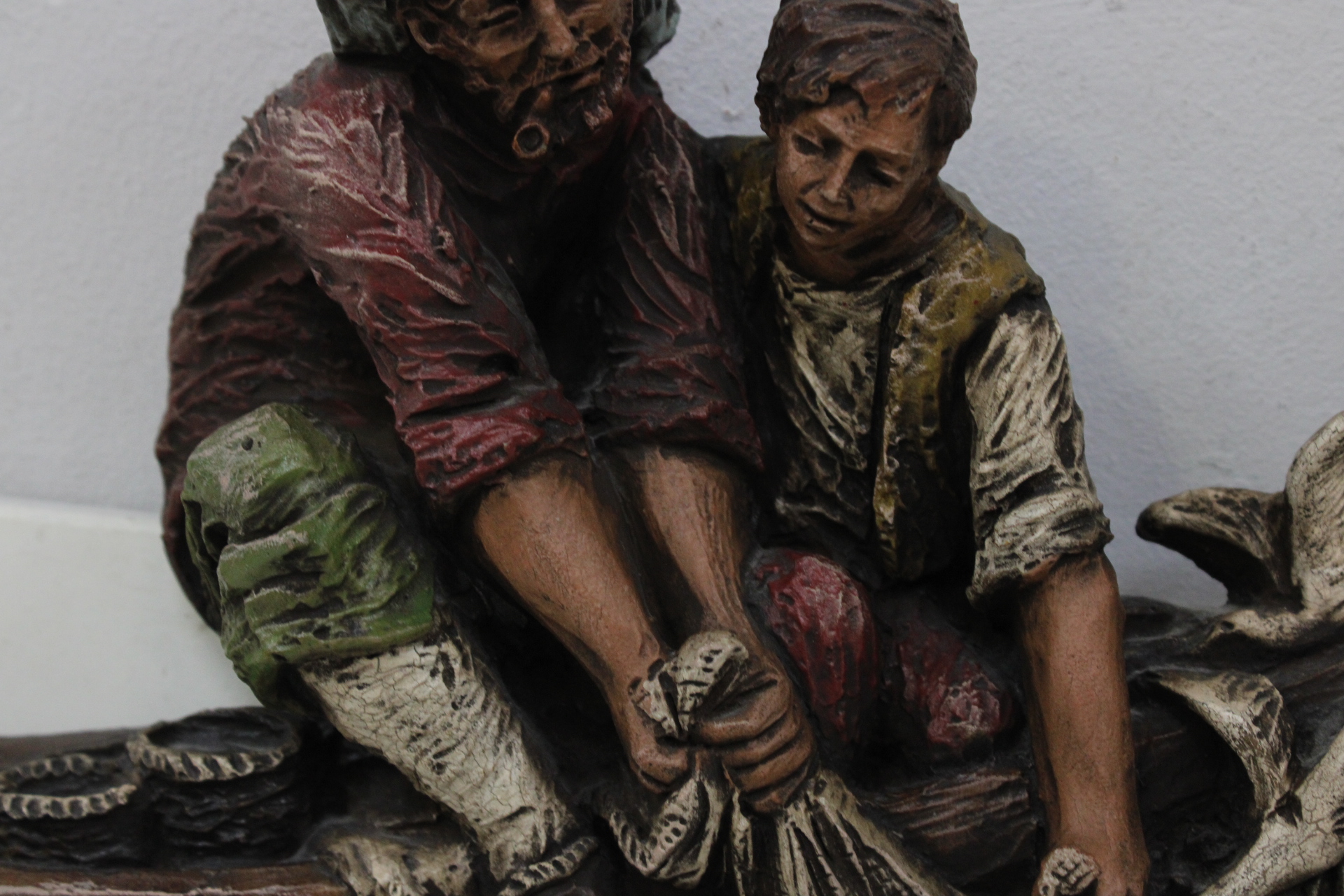 Twee gedetailleerde bronzen beeldjes van vissersscènes – foto 4 – kavel bij GSD Auctions, Zoeterwoude