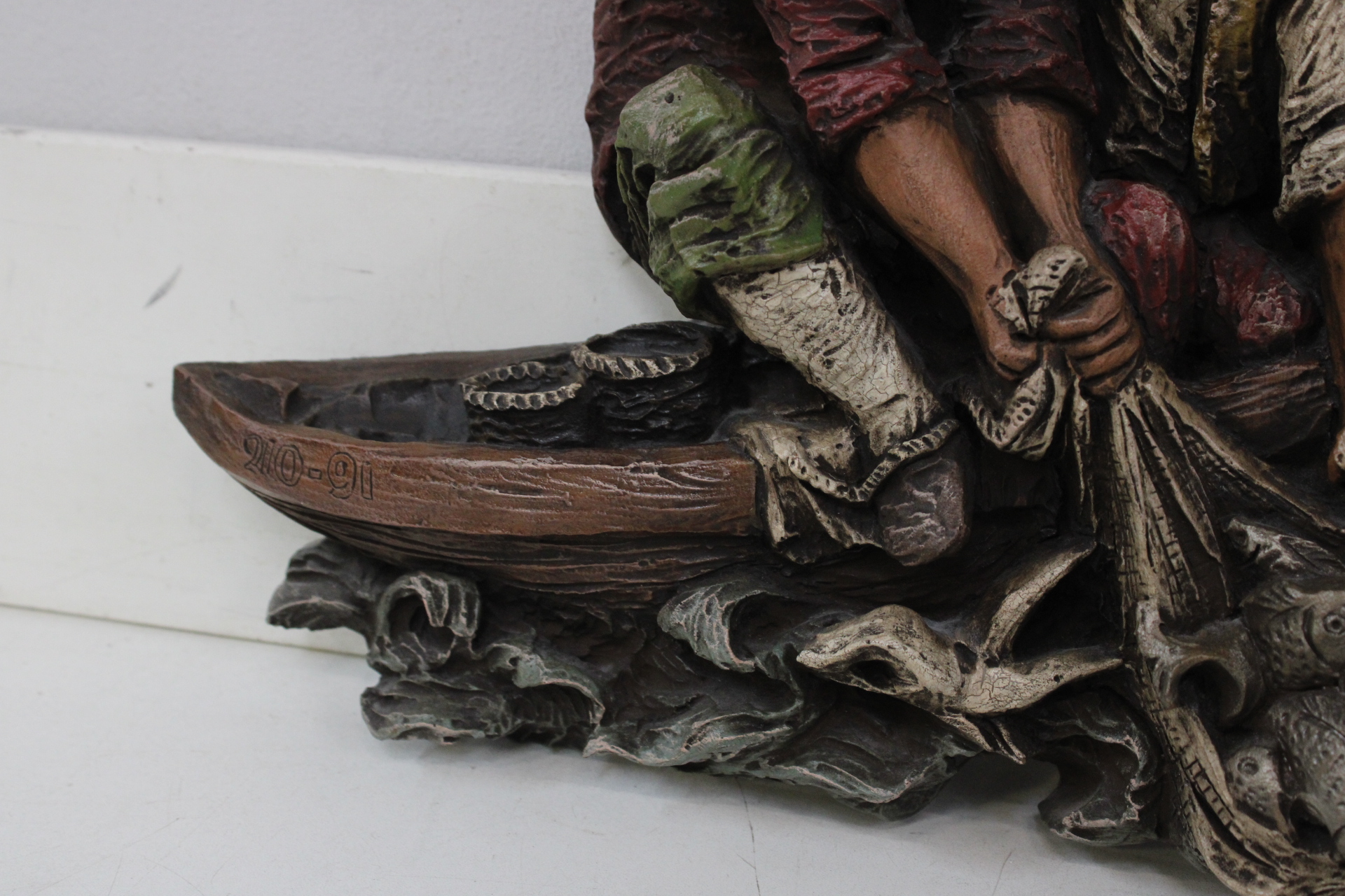 Twee gedetailleerde bronzen beeldjes van vissersscènes – foto 5 – kavel bij GSD Auctions, Zoeterwoude
