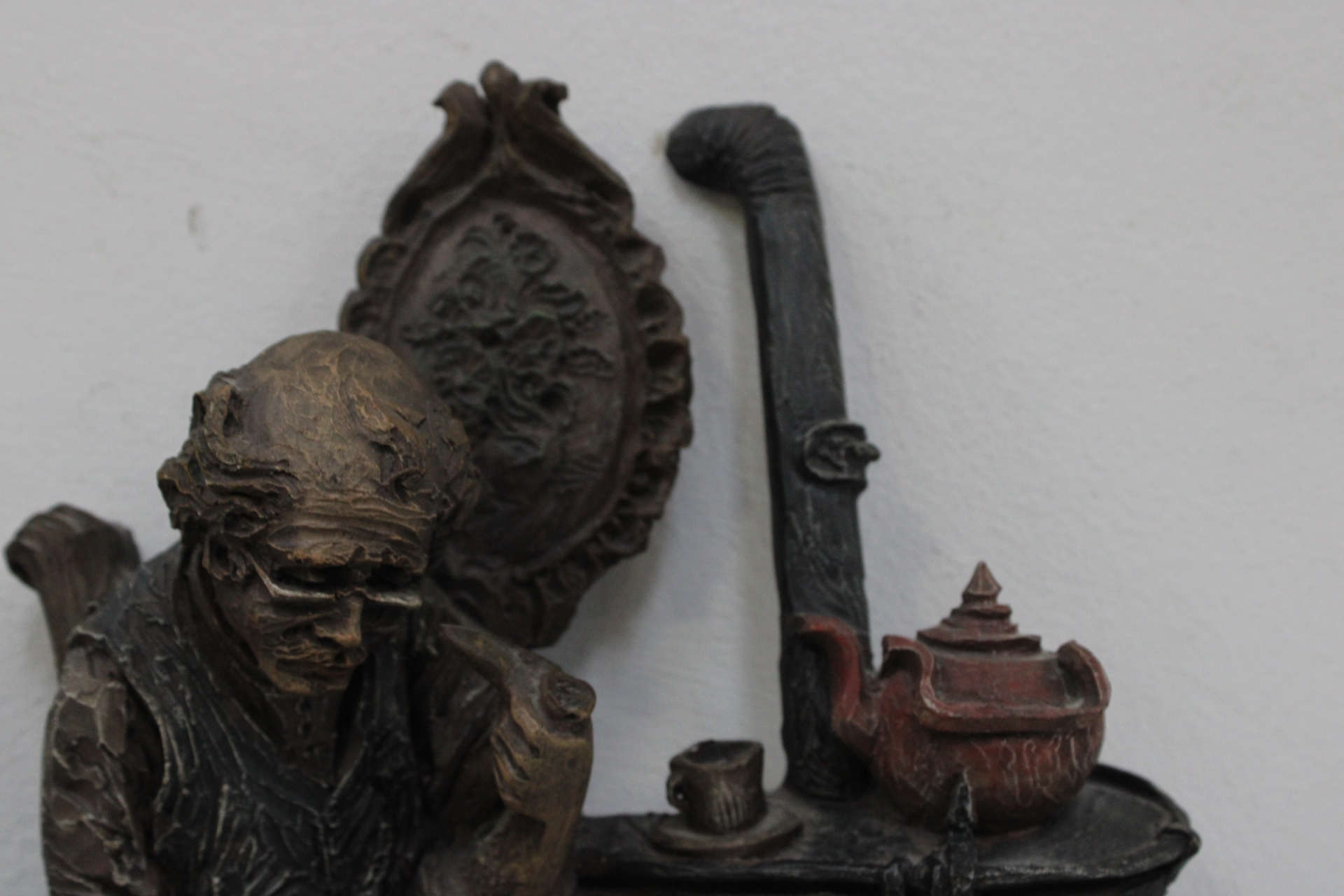 Twee gedetailleerde bronzen beeldjes van vissersscènes – foto 7 – kavel bij GSD Auctions, Zoeterwoude