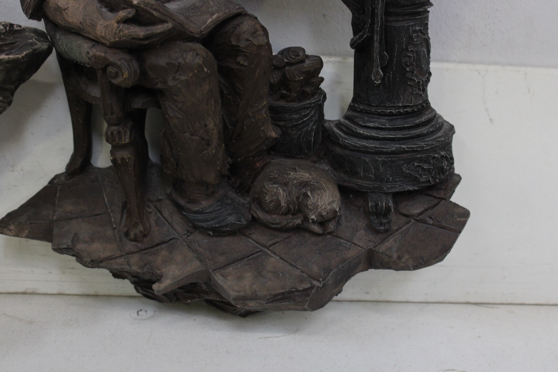 Twee gedetailleerde bronzen beeldjes van vissersscènes – foto 8 – kavel bij GSD Auctions, Zoeterwoude