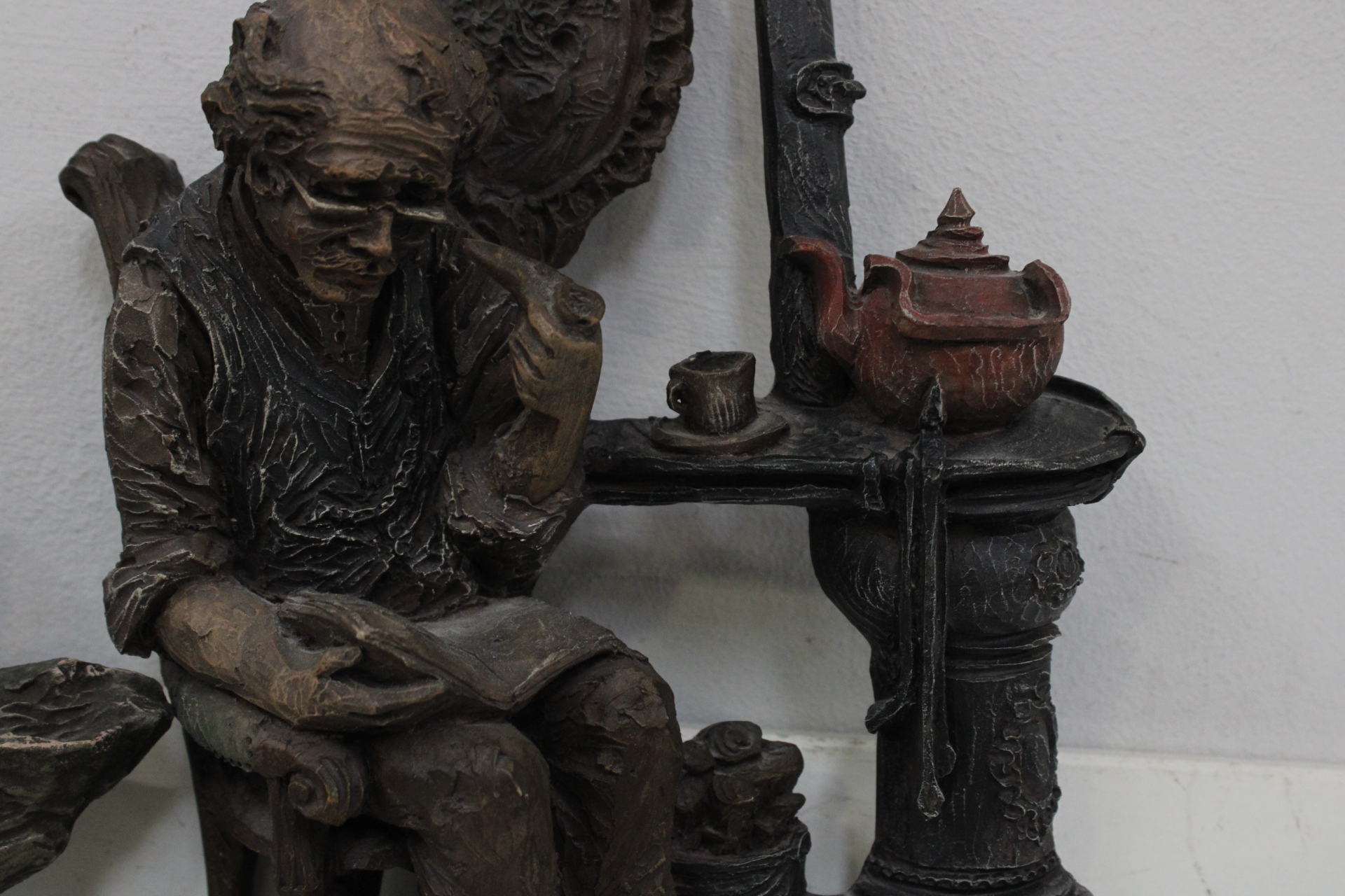 Twee gedetailleerde bronzen beeldjes van vissersscènes – foto 9 – kavel bij GSD Auctions, Zoeterwoude