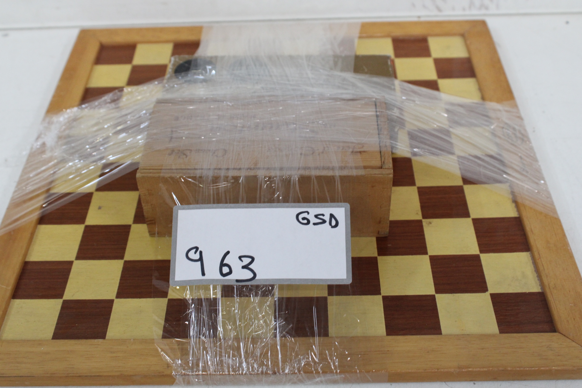 Houten schaakbord met schaakstukken en damstenen – foto 10 – kavel bij GSD Auctions, Zoeterwoude