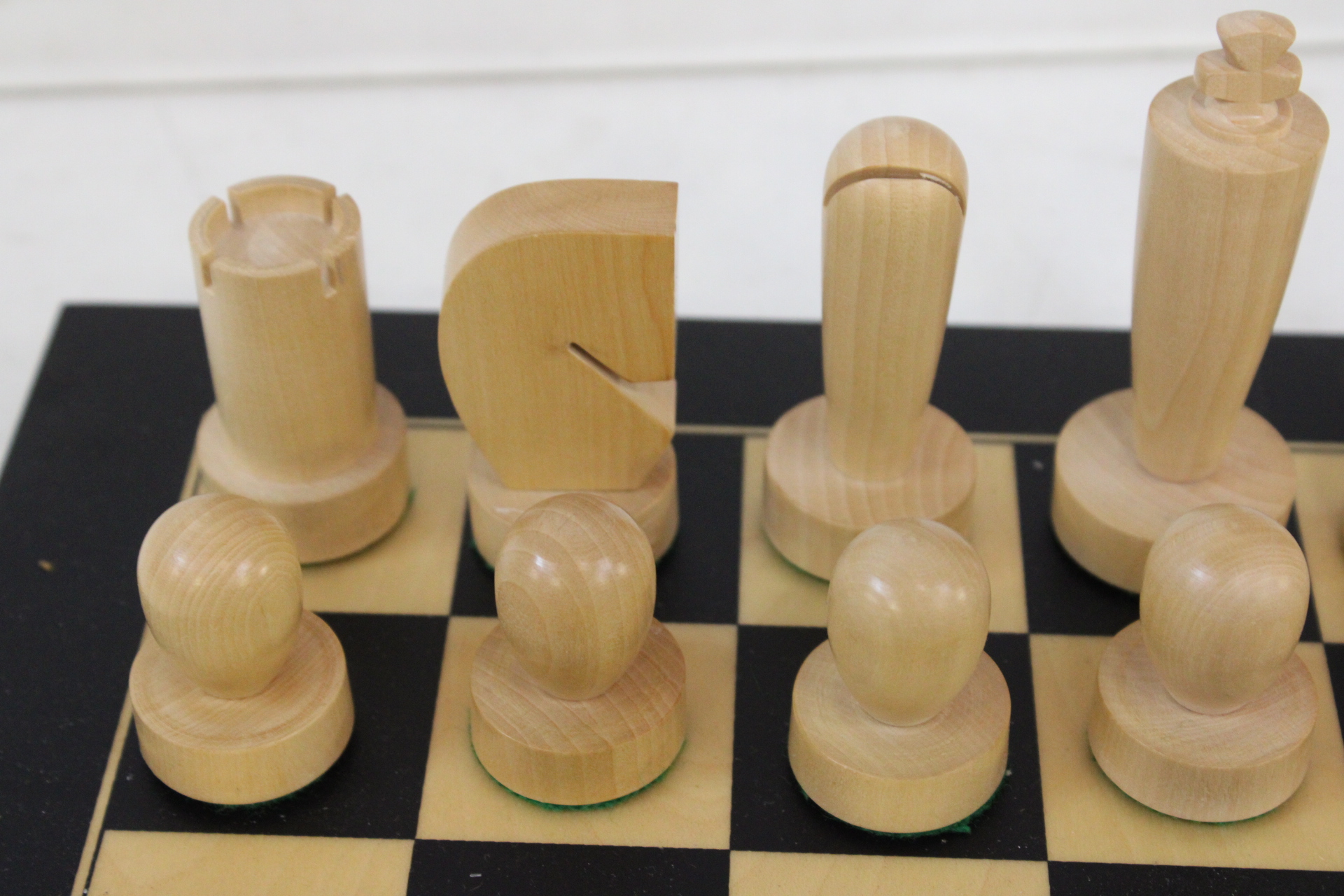 Houten schaakspel met stukken en box – foto 5 – kavel bij GSD Auctions, Zoeterwoude
