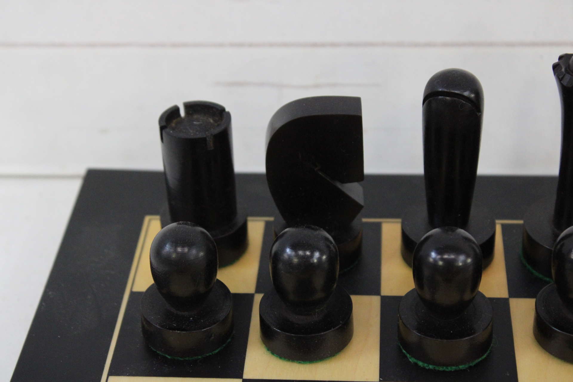 Houten schaakspel met stukken en box – foto 9 – kavel bij GSD Auctions, Zoeterwoude