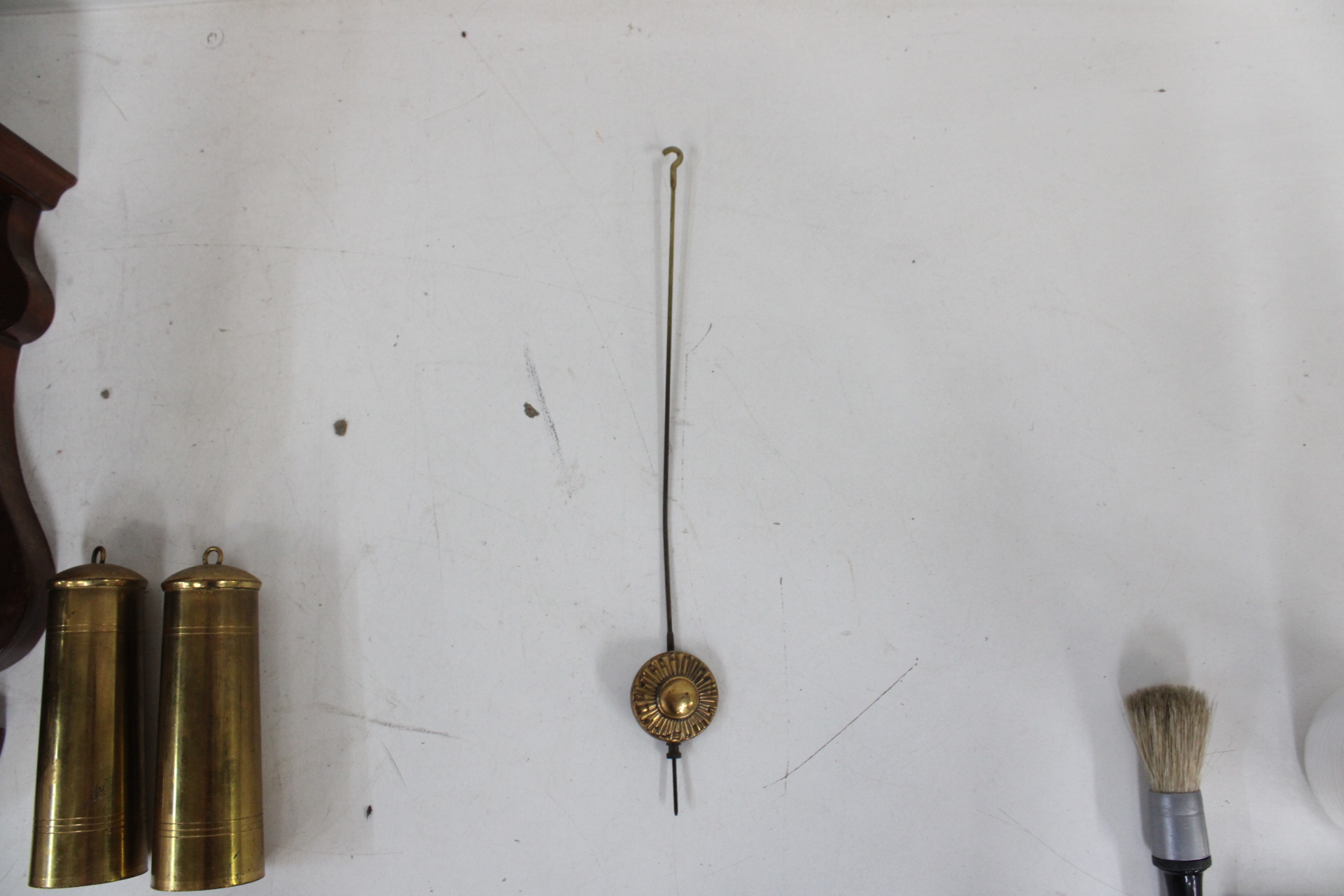 Houten muurklok met gewichten en pendel – foto 3 – kavel bij GSD Auctions, Zoeterwoude