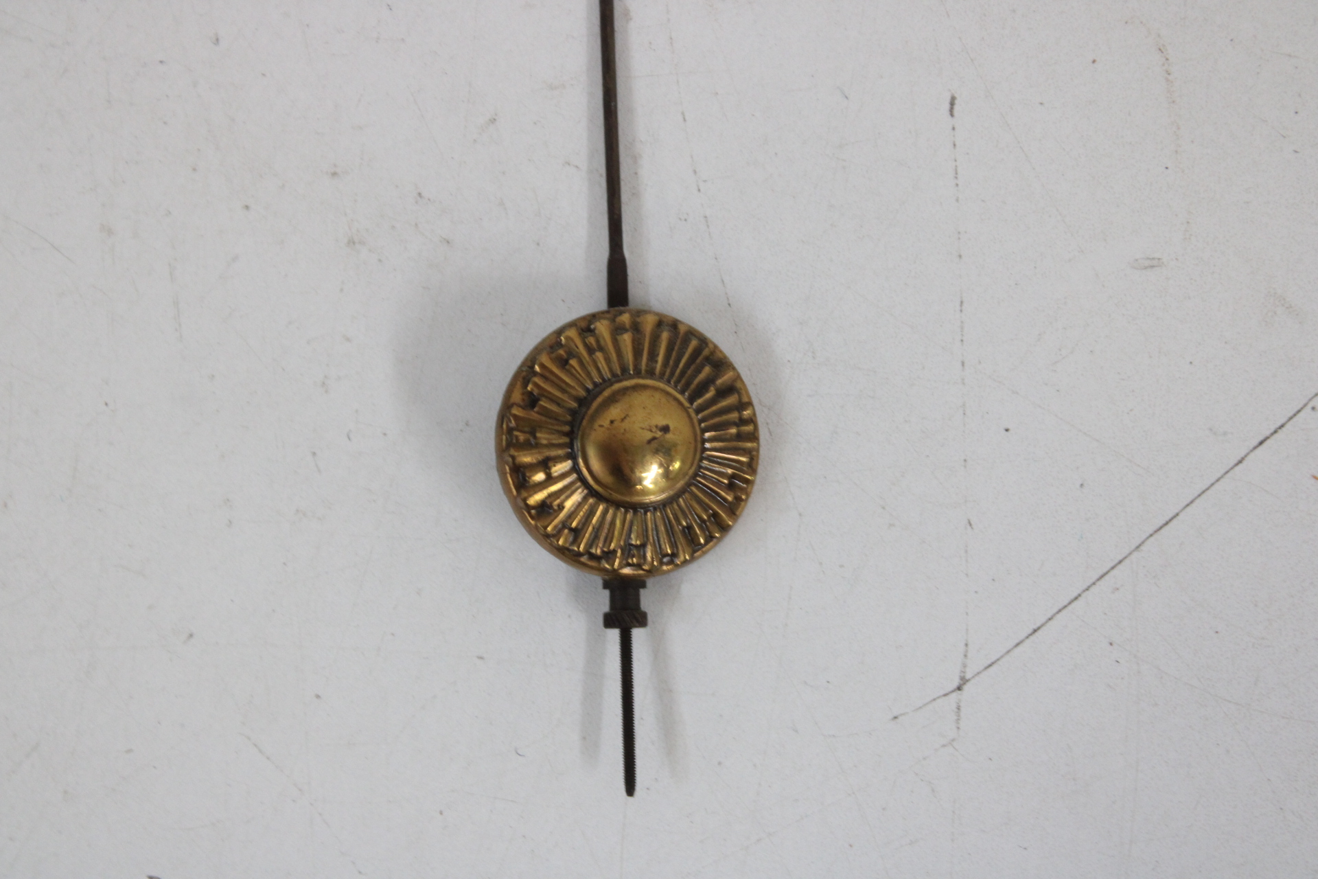 Houten muurklok met gewichten en pendel – foto 4 – kavel bij GSD Auctions, Zoeterwoude