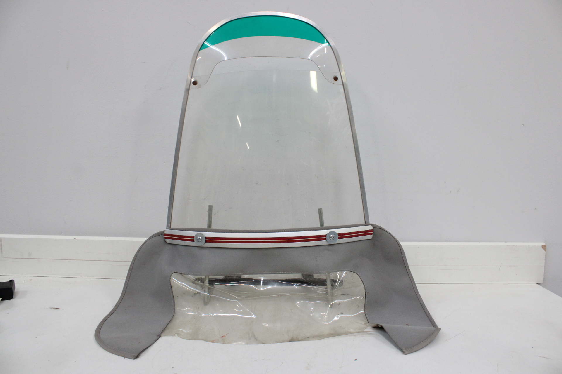 Windscherm voor scooter of motor – foto 2 – kavel bij GSD Auctions, Zoeterwoude
