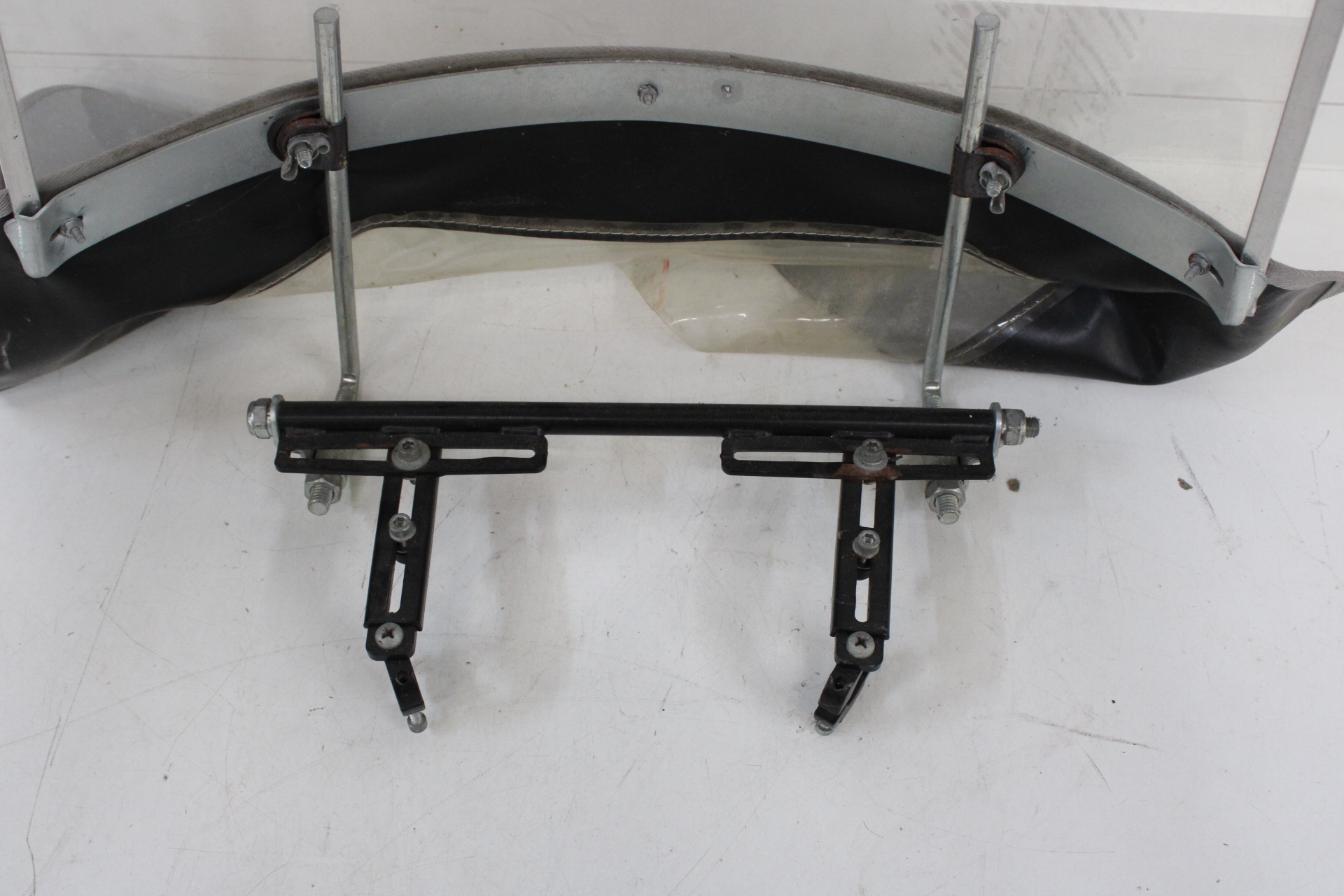 Windscherm voor scooter of motor – foto 5 – kavel bij GSD Auctions, Zoeterwoude