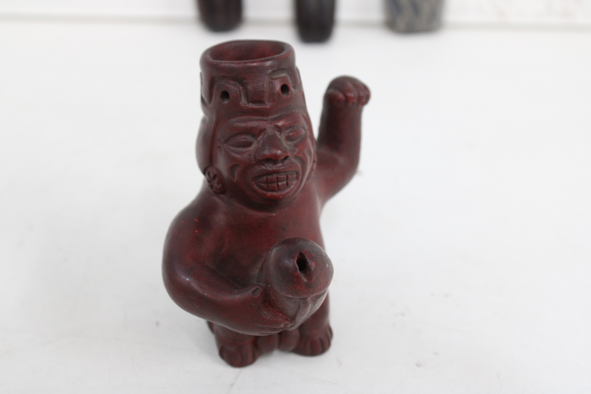 Houten beeldjes en stenen afbeelding – foto 2 – kavel bij GSD Auctions, Zoeterwoude