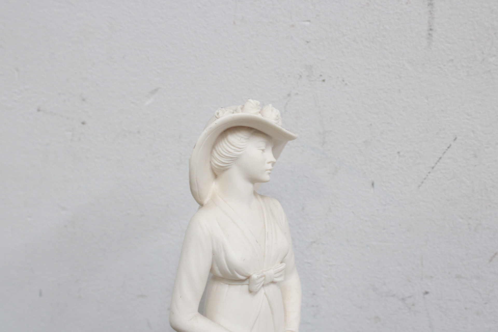 Set witte beeldjes van vrouwelijke figuur en klassieke componisten – foto 2 – kavel bij GSD Auctions, Zoeterwoude