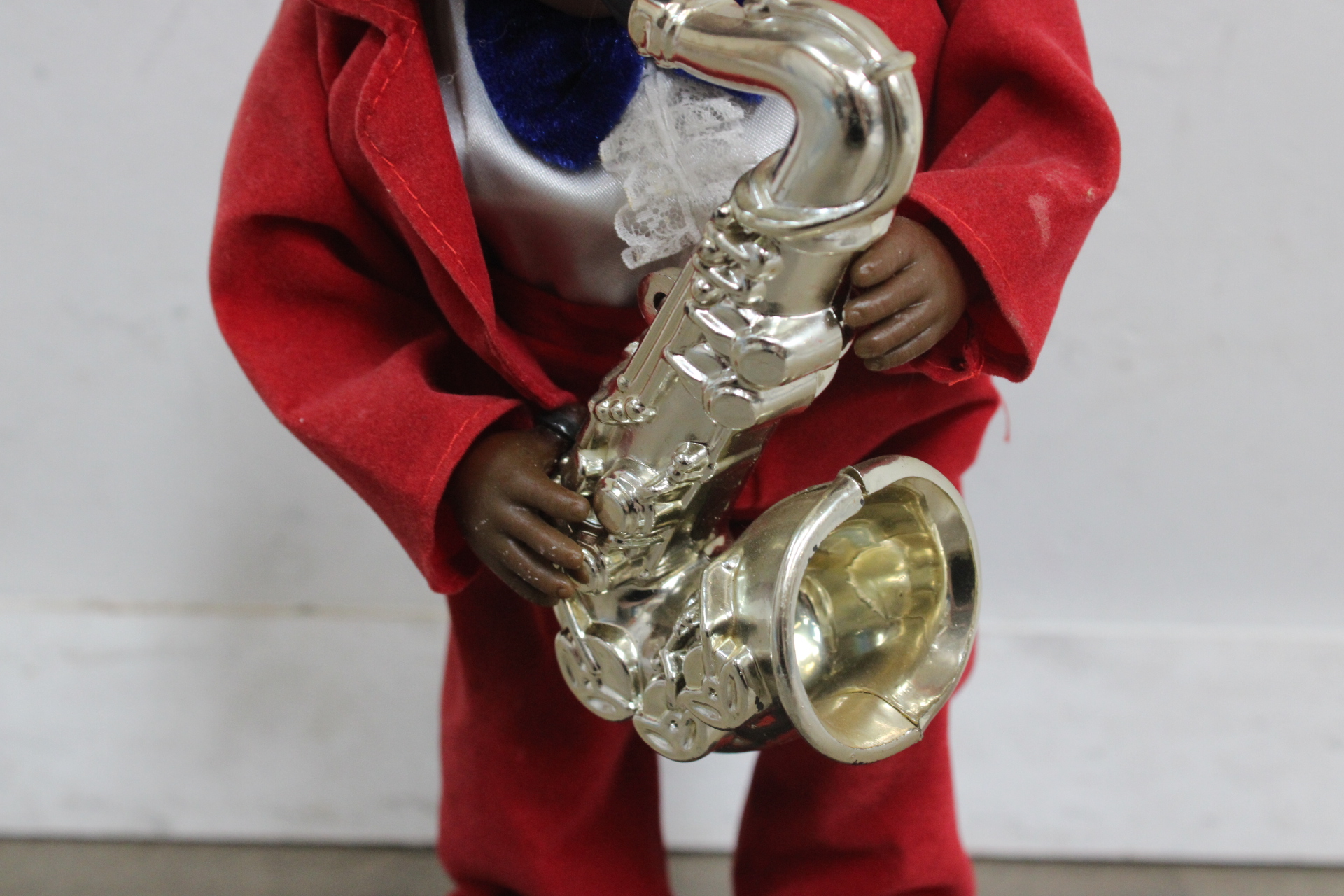 Beeldje The Jazzman met saxofoon – foto 3 – kavel bij GSD Auctions, Zoeterwoude
