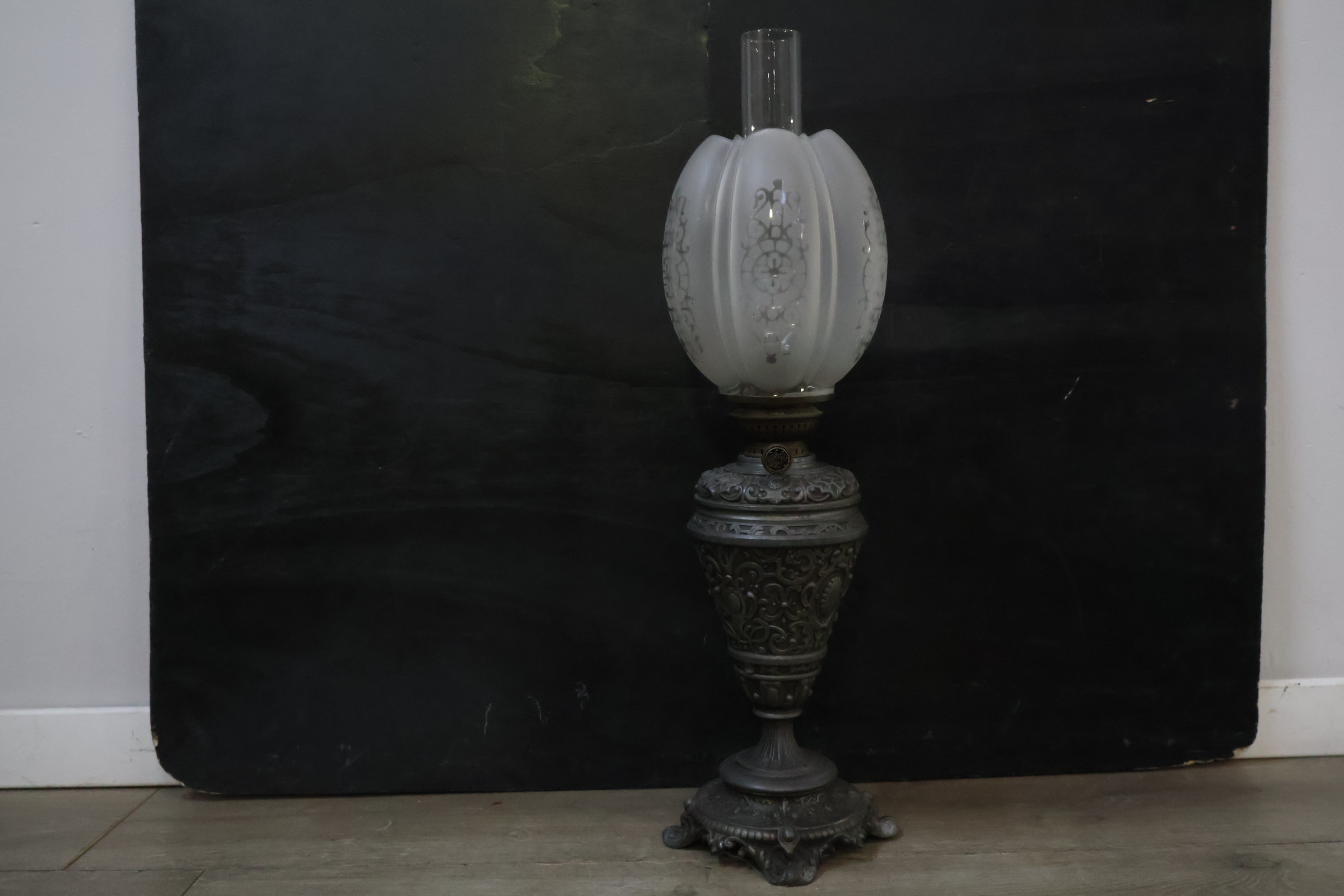 Antieke olielamp met glazen kap – foto 3 – kavel bij GSD Auctions, Zoeterwoude