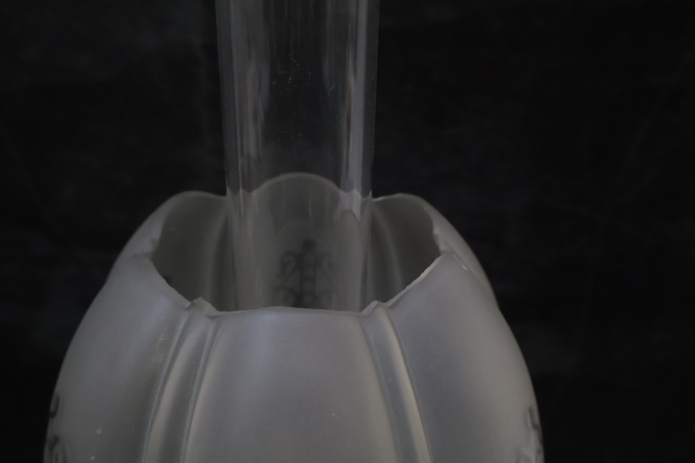 Antieke olielamp met glazen kap – foto 6 – kavel bij GSD Auctions, Zoeterwoude