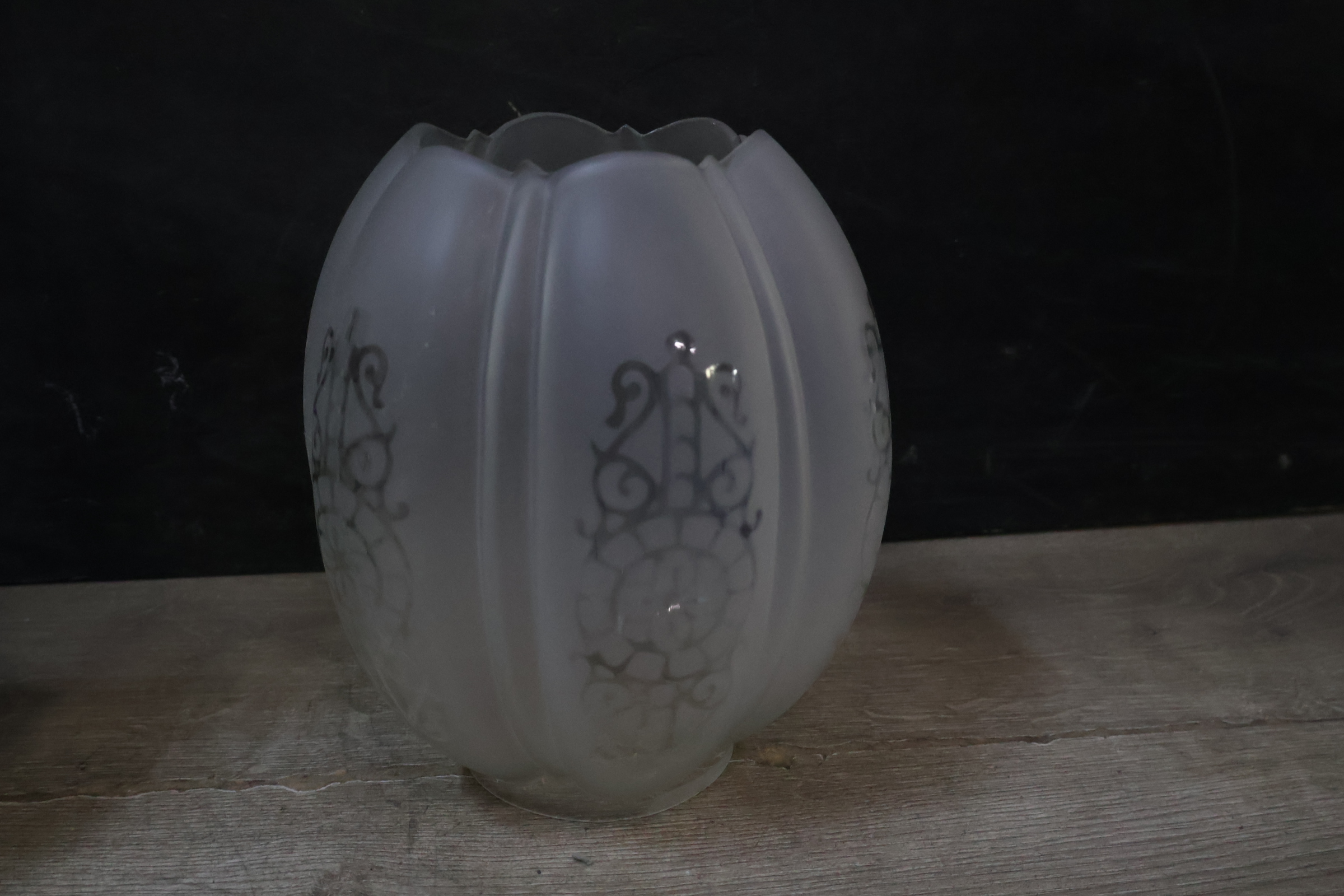 Antieke olielamp met glazen kap – foto 8 – kavel bij GSD Auctions, Zoeterwoude