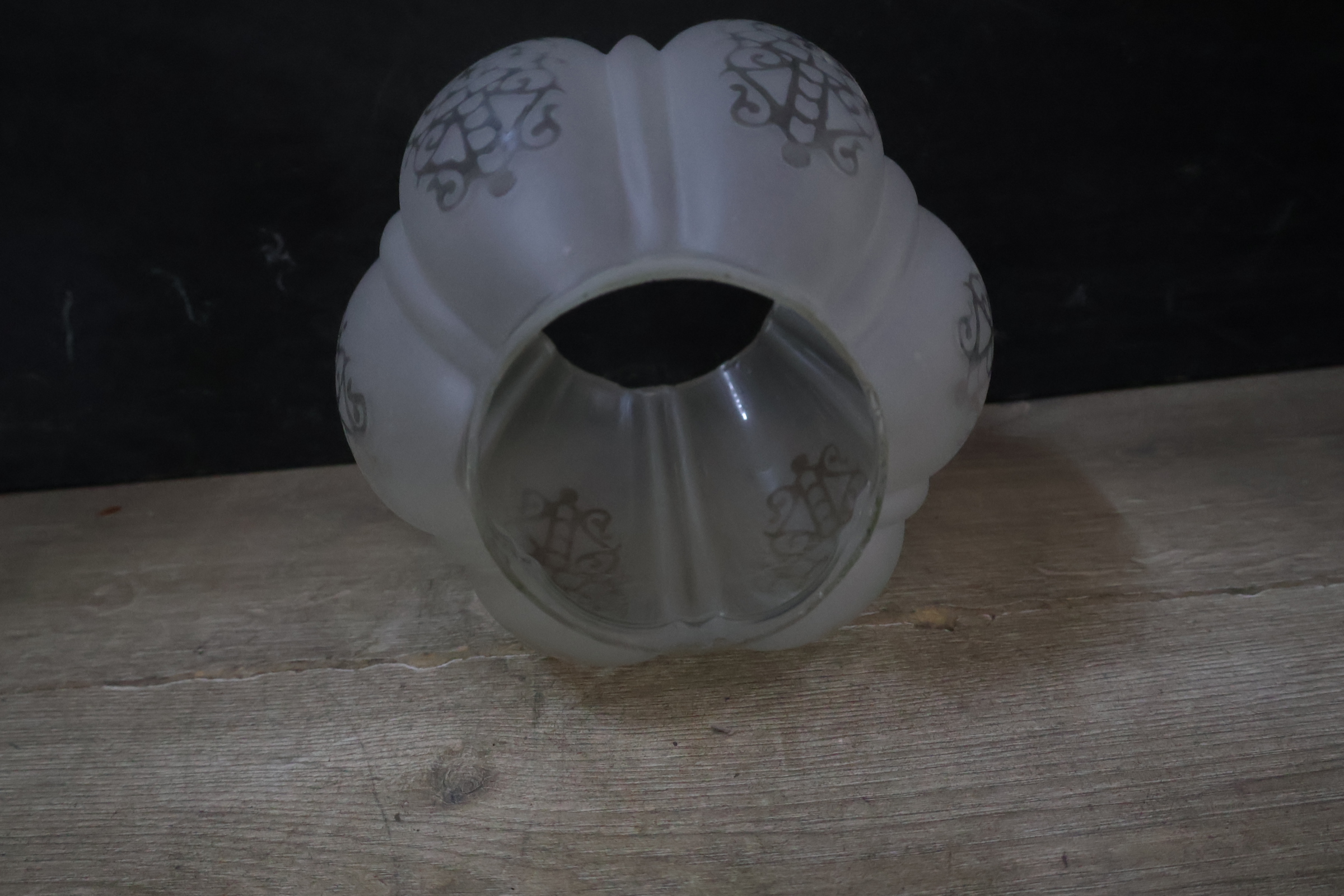 Antieke olielamp met glazen kap – foto 10 – kavel bij GSD Auctions, Zoeterwoude