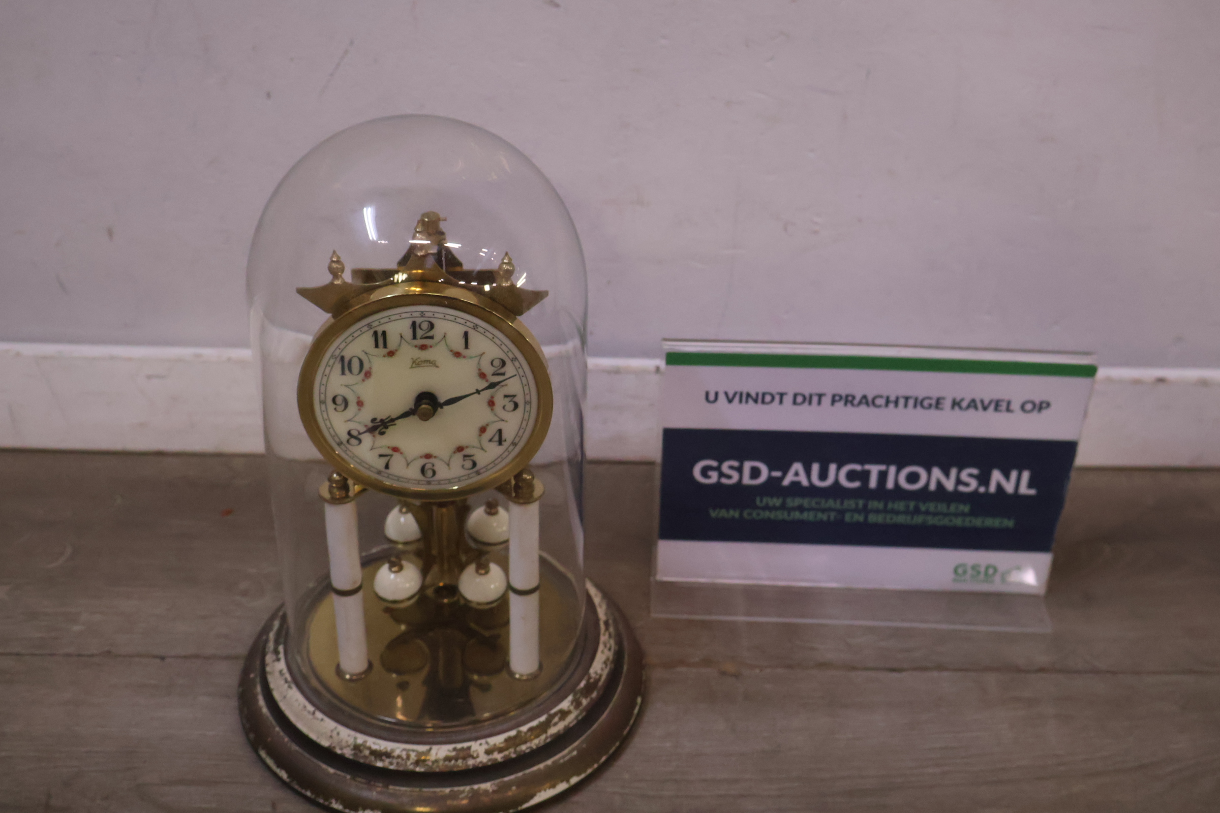 Koma pendule klok onder glazen stolp – foto 2 – kavel bij GSD Auctions, Zoeterwoude
