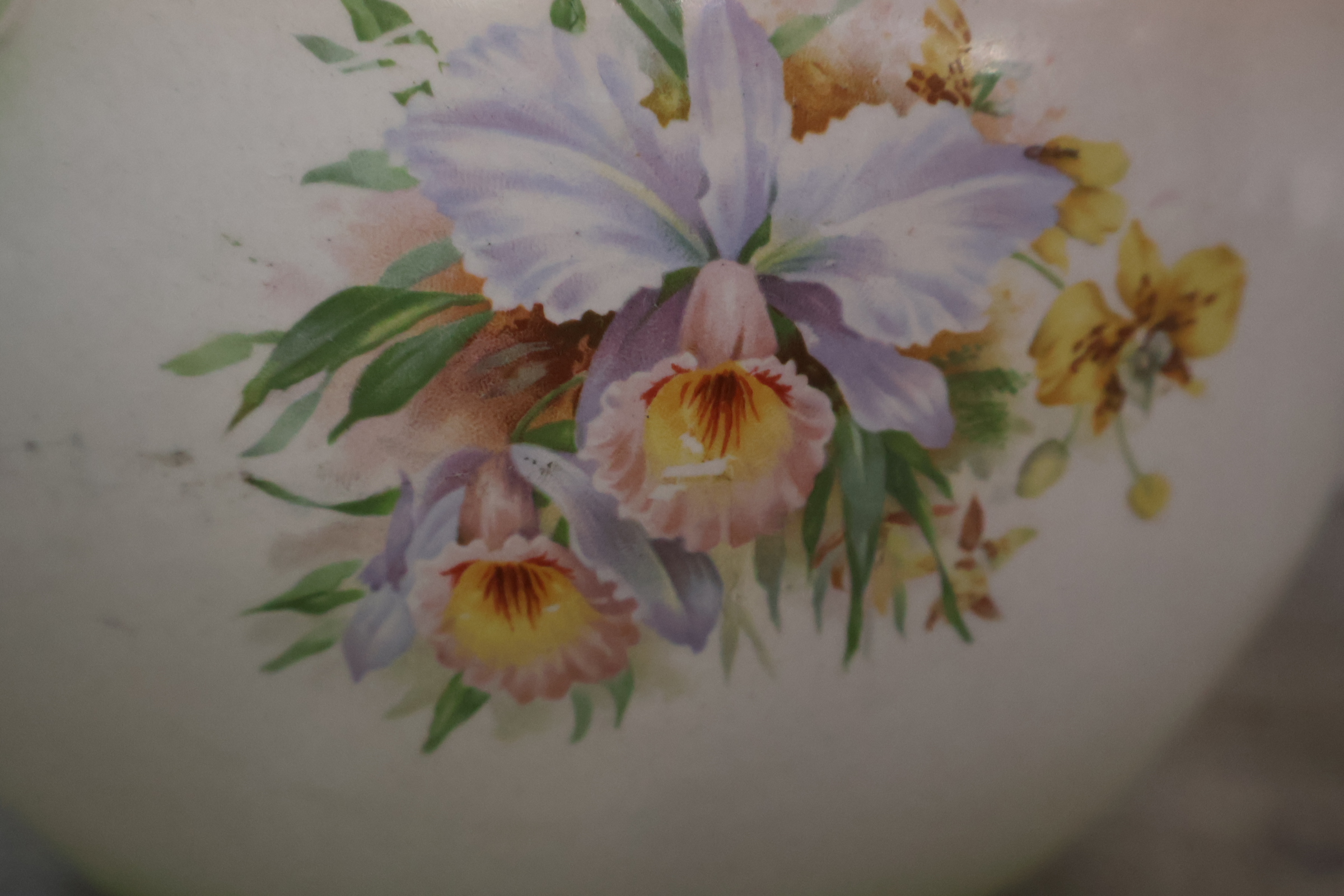 Decoratieve bloempot met bloemmotief – foto 8 – kavel bij GSD Auctions, Zoeterwoude