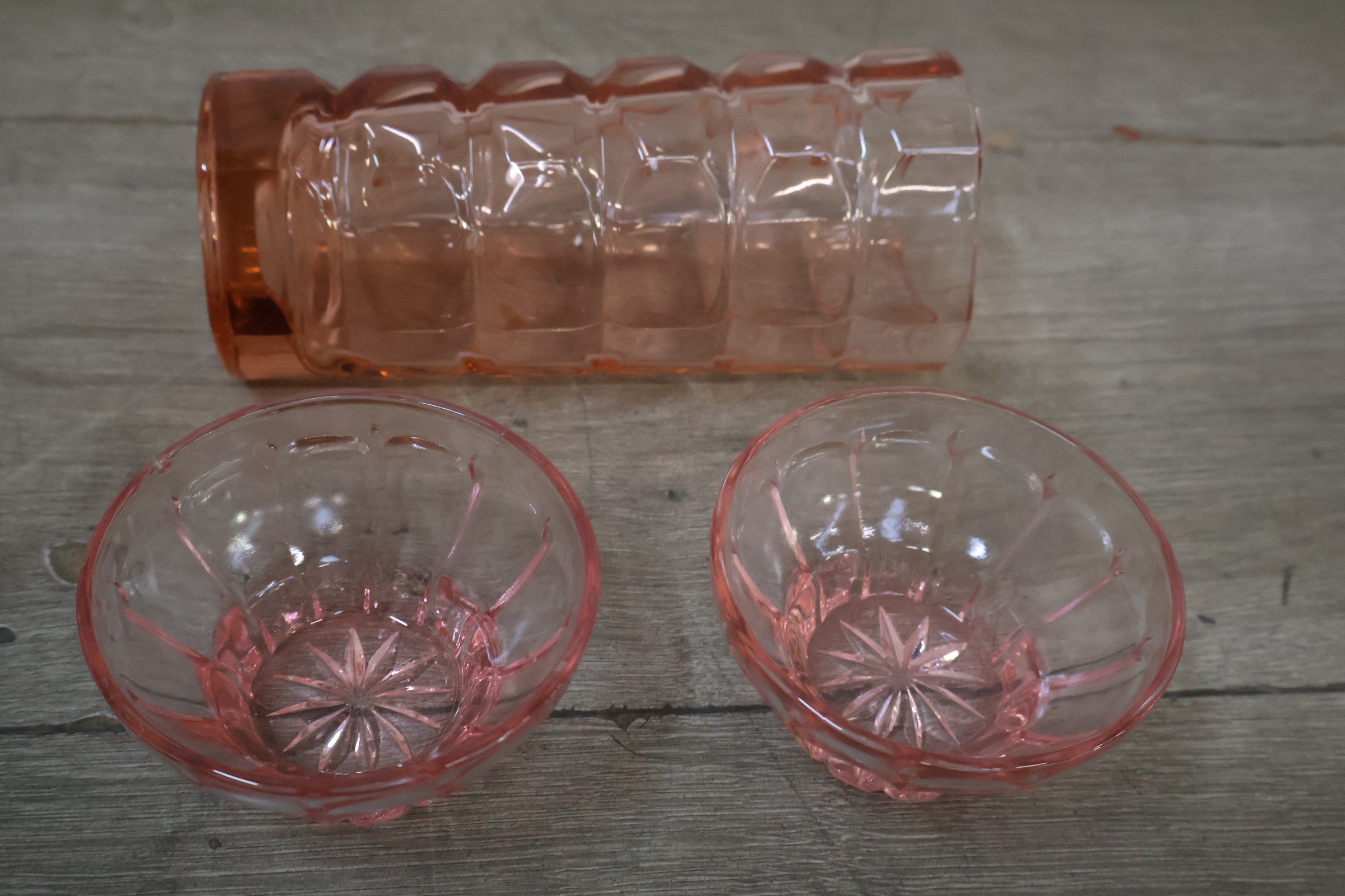 Set roze glazen en schaal – foto 5 – kavel bij GSD Auctions, Zoeterwoude