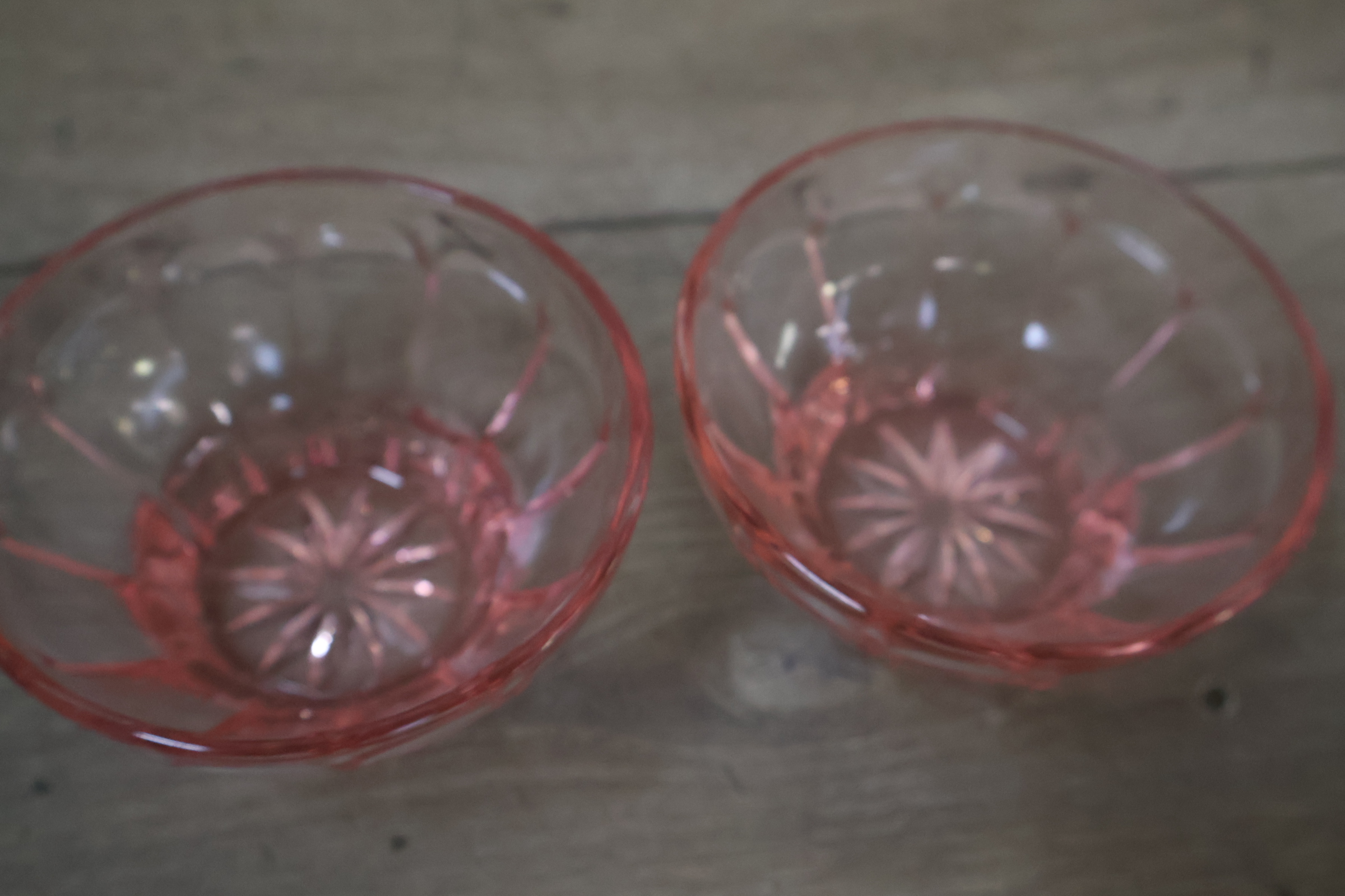 Set roze glazen en schaal – foto 6 – kavel bij GSD Auctions, Zoeterwoude