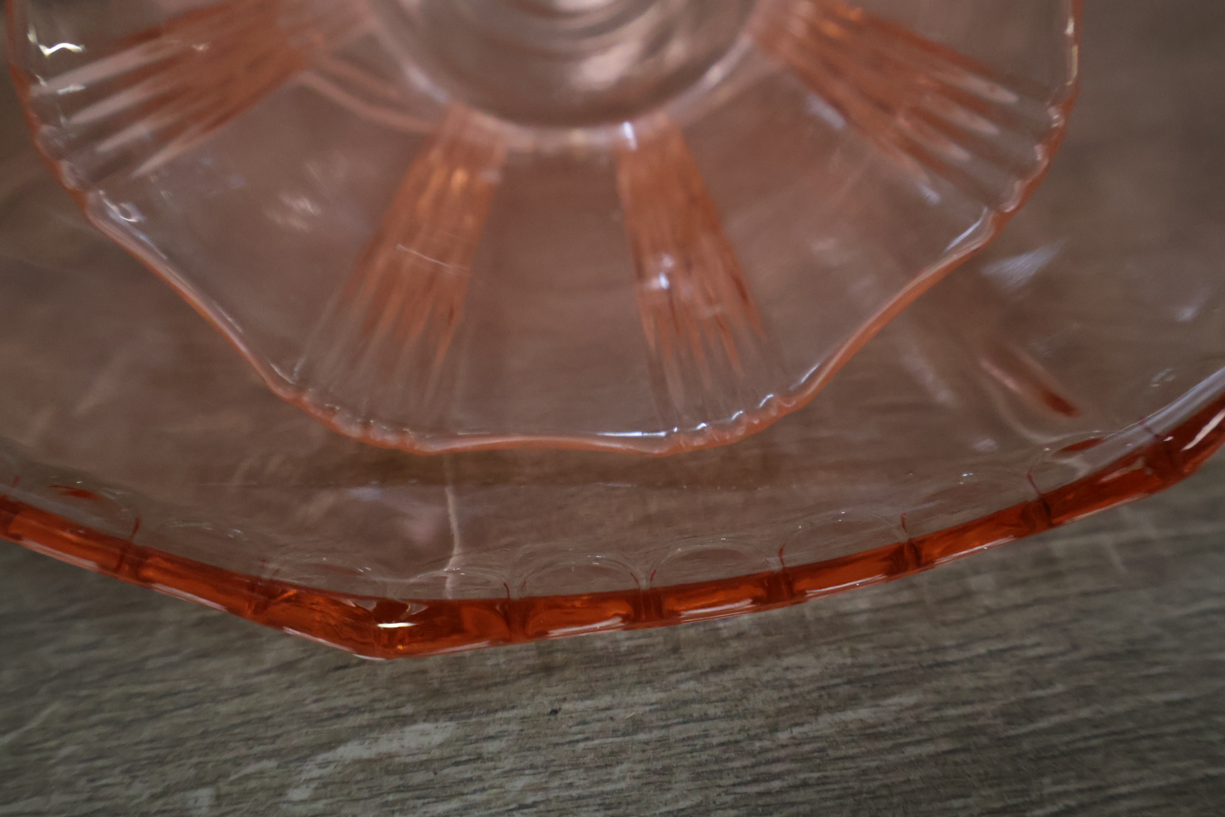 Set roze glazen en schaal – foto 9 – kavel bij GSD Auctions, Zoeterwoude