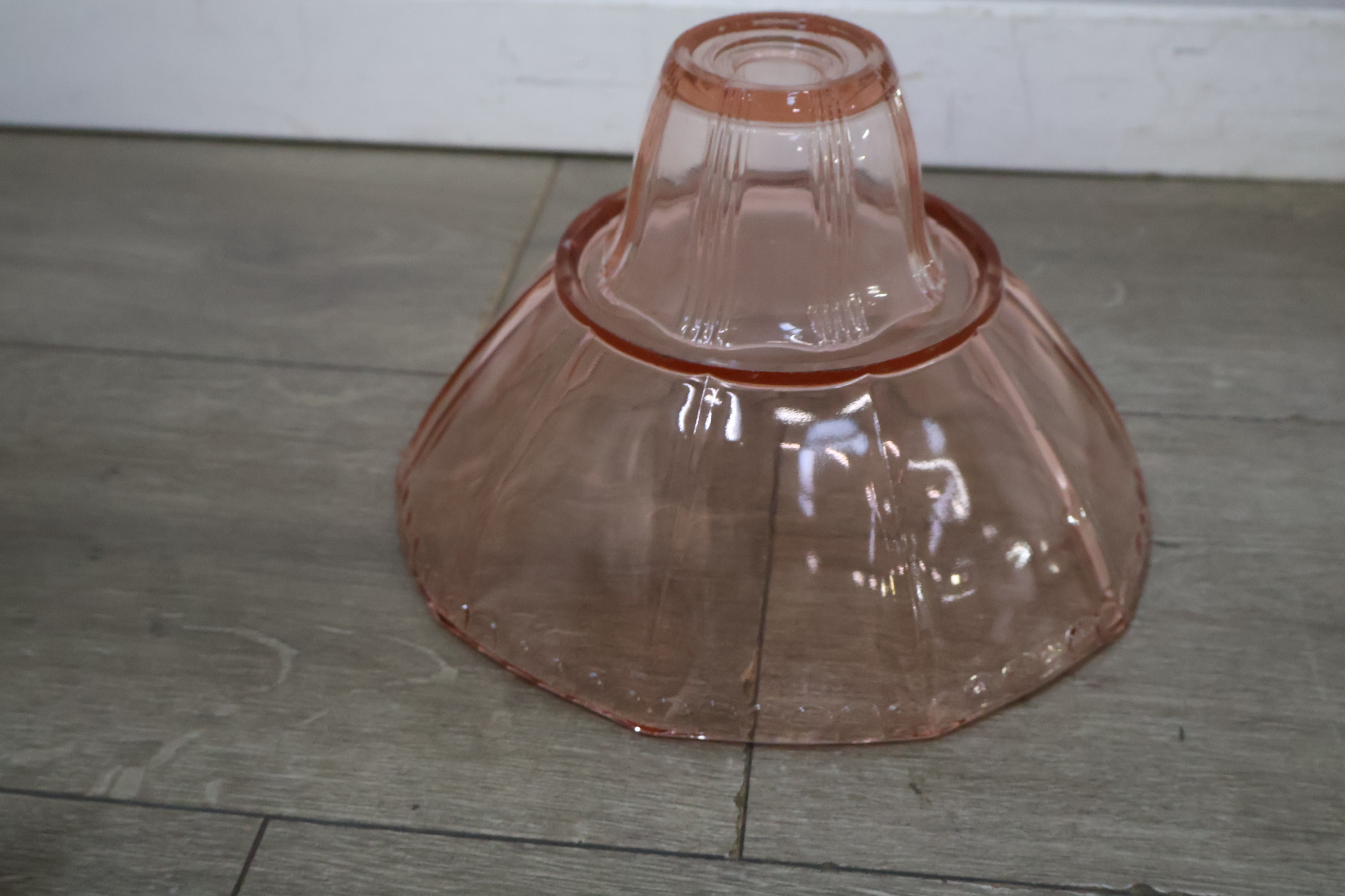 Set roze glazen en schaal – foto 10 – kavel bij GSD Auctions, Zoeterwoude
