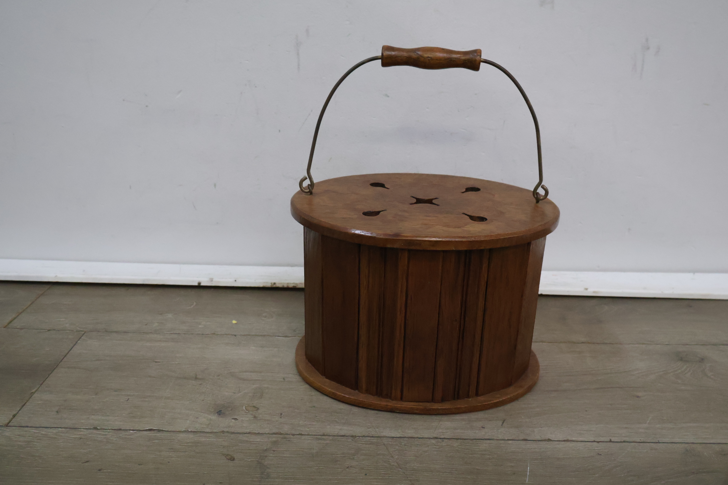 Vintage voetenstoof – foto 6 – kavel bij GSD Auctions, Zoeterwoude