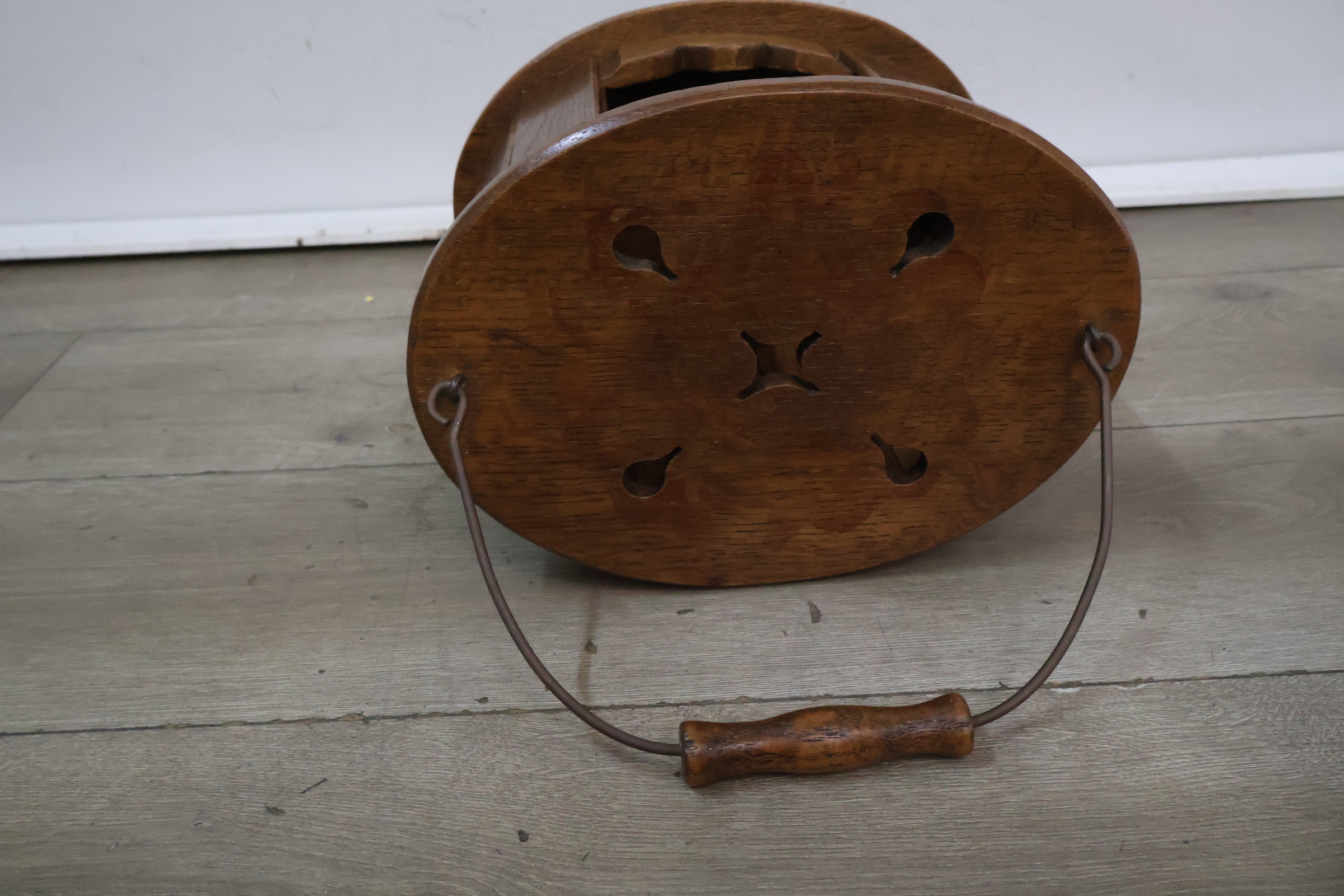 Vintage voetenstoof – foto 8 – kavel bij GSD Auctions, Zoeterwoude