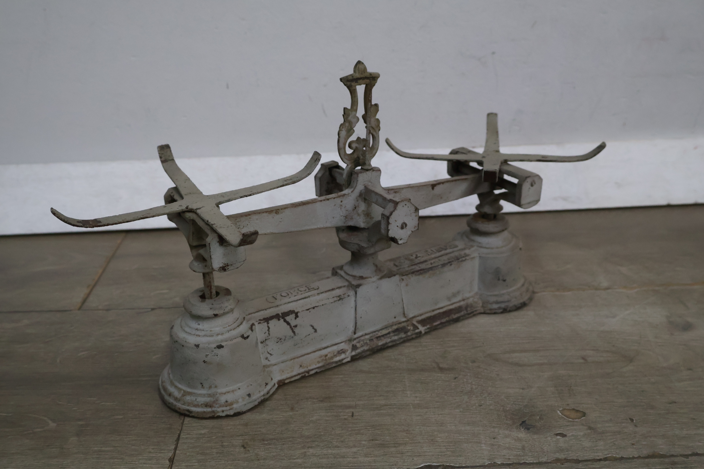 Antieke weegschaal 2 kilo – foto 10 – kavel bij GSD Auctions, Zoeterwoude
