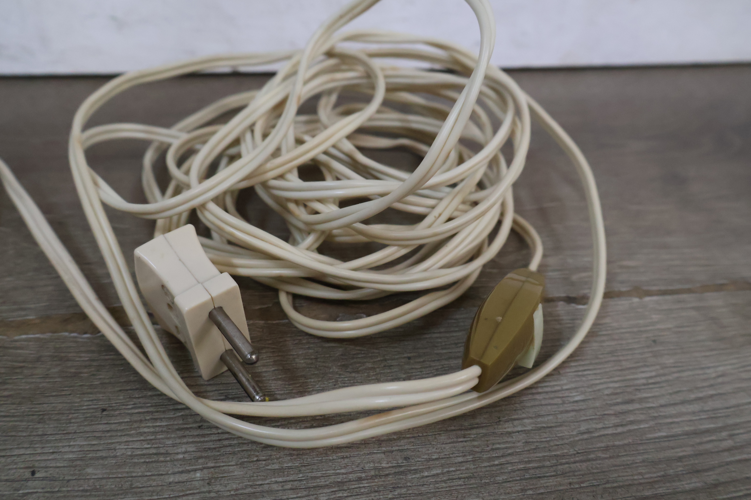 Marmeren tafellamp met witte LED-lamp – foto 6 – kavel bij GSD Auctions, Zoeterwoude