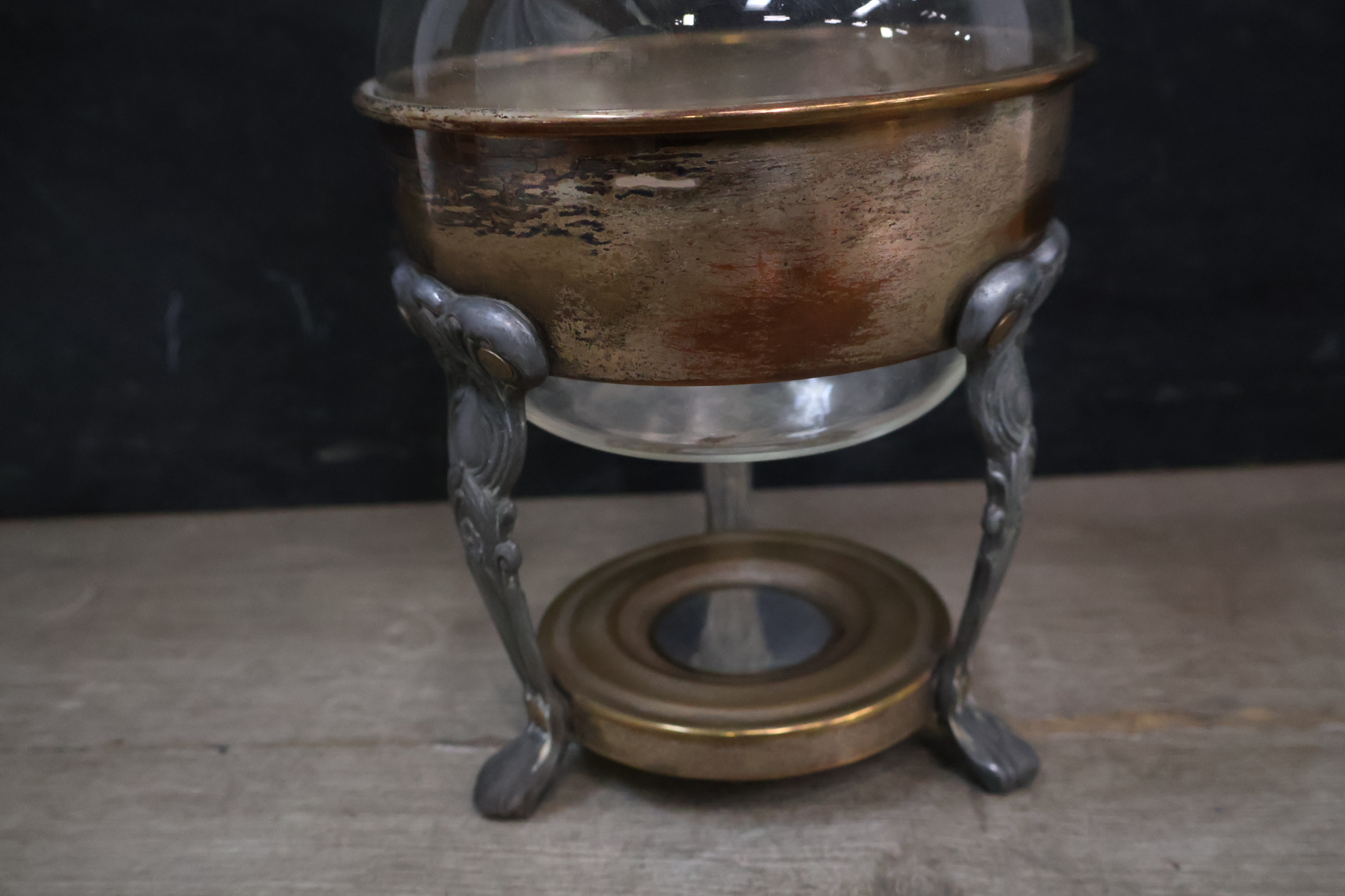 Vintage glazen karaf met metalen houder en deksel – foto 7 – kavel bij GSD Auctions, Zoeterwoude