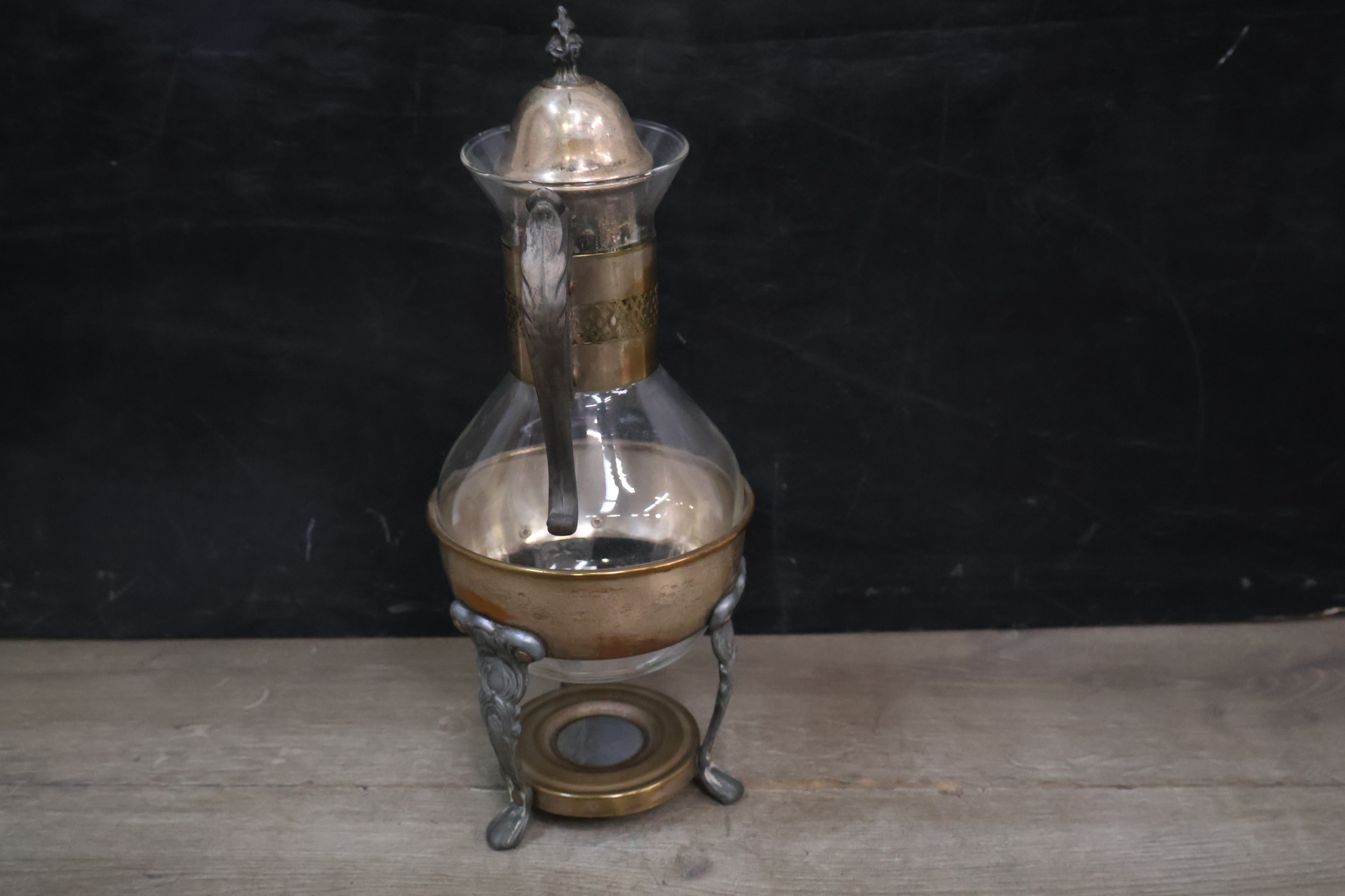 Vintage glazen karaf met metalen houder en deksel – foto 10 – kavel bij GSD Auctions, Zoeterwoude