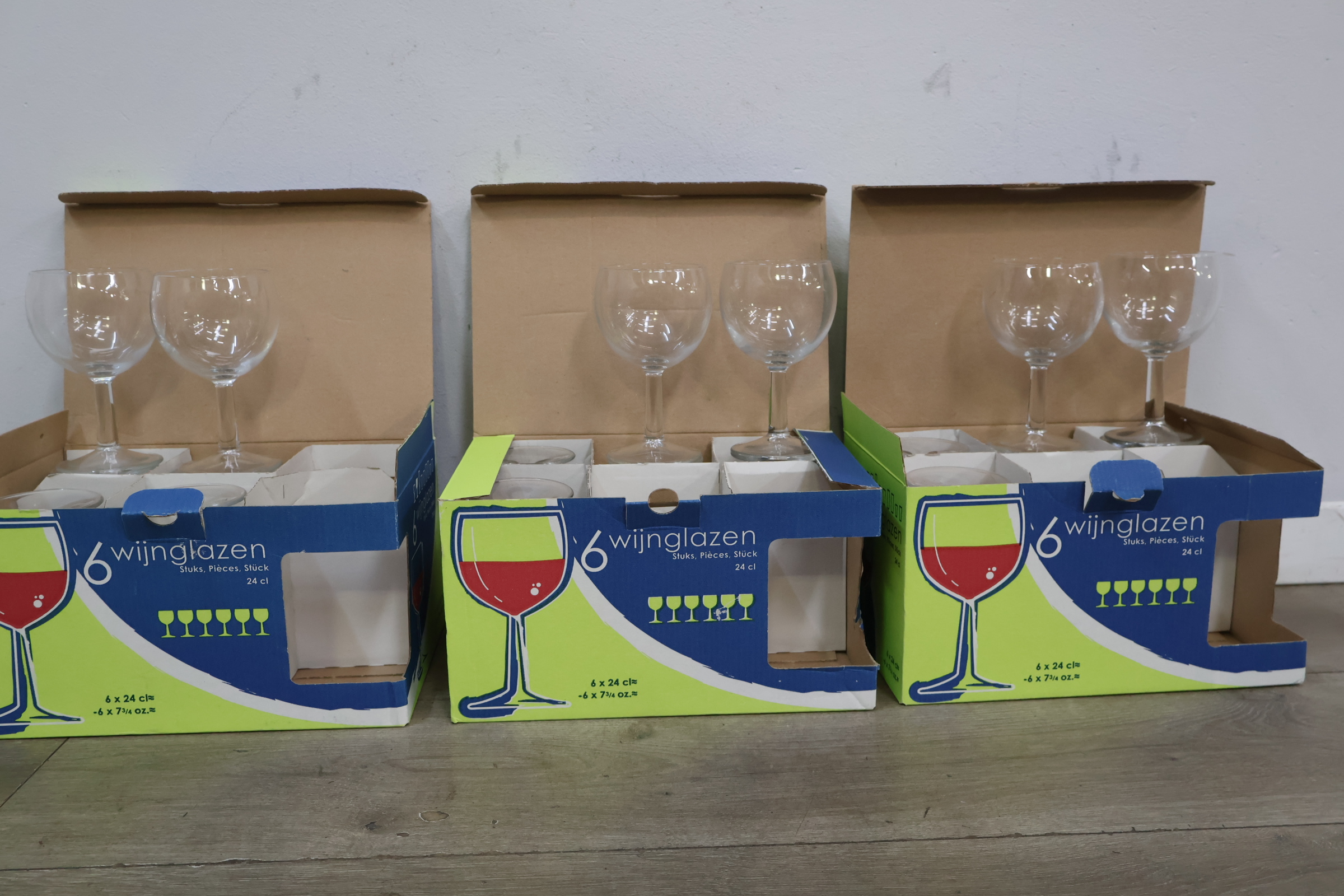 Set van 18 wijnglazen in dozen – foto 4 – kavel bij GSD Auctions, Zoeterwoude
